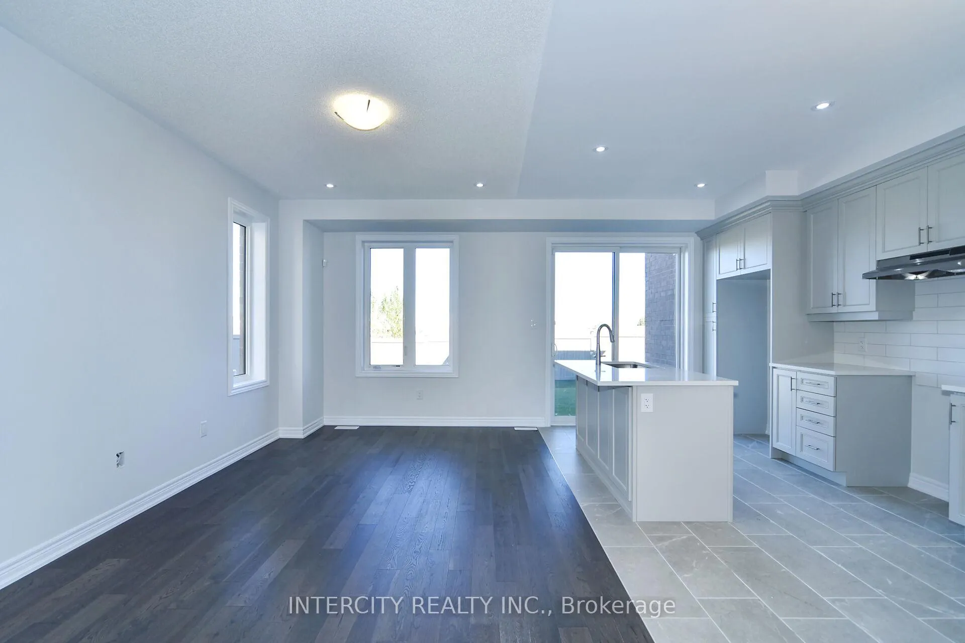 Photo 9 of 158 Mumbai Drive, Markham, Middlefield — HOMEH