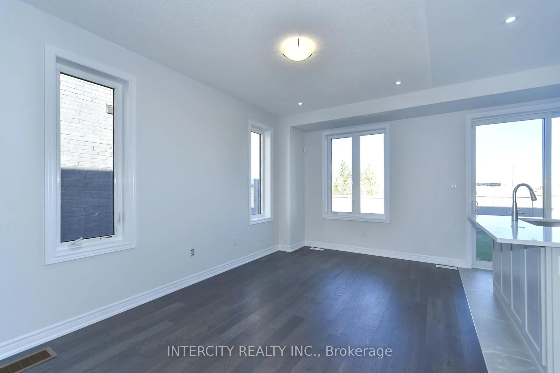 Photo 10 of 158 Mumbai Drive, Markham, Middlefield — HOMEH