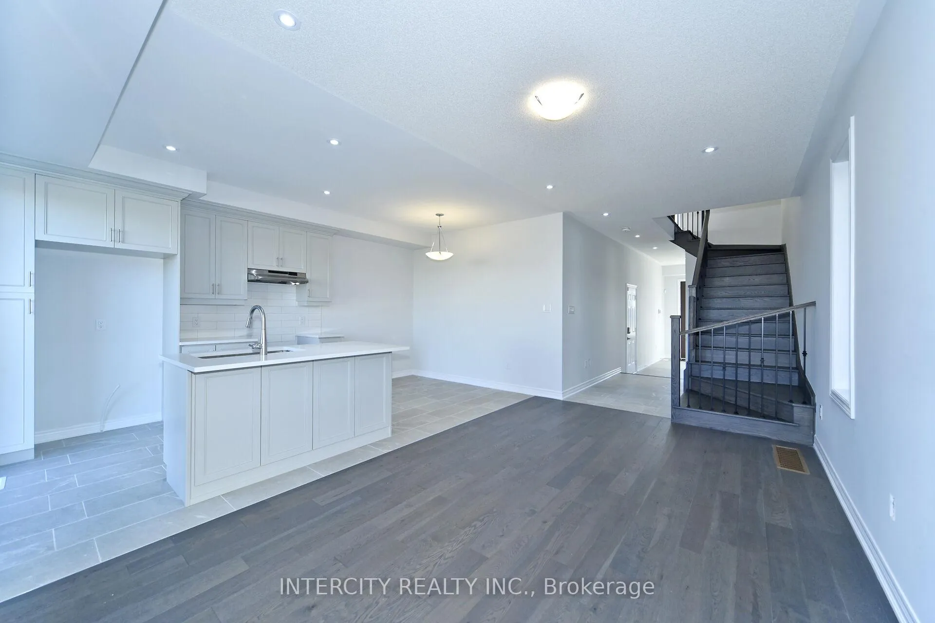 Photo 12 of 158 Mumbai Drive, Markham, Middlefield — HOMEH
