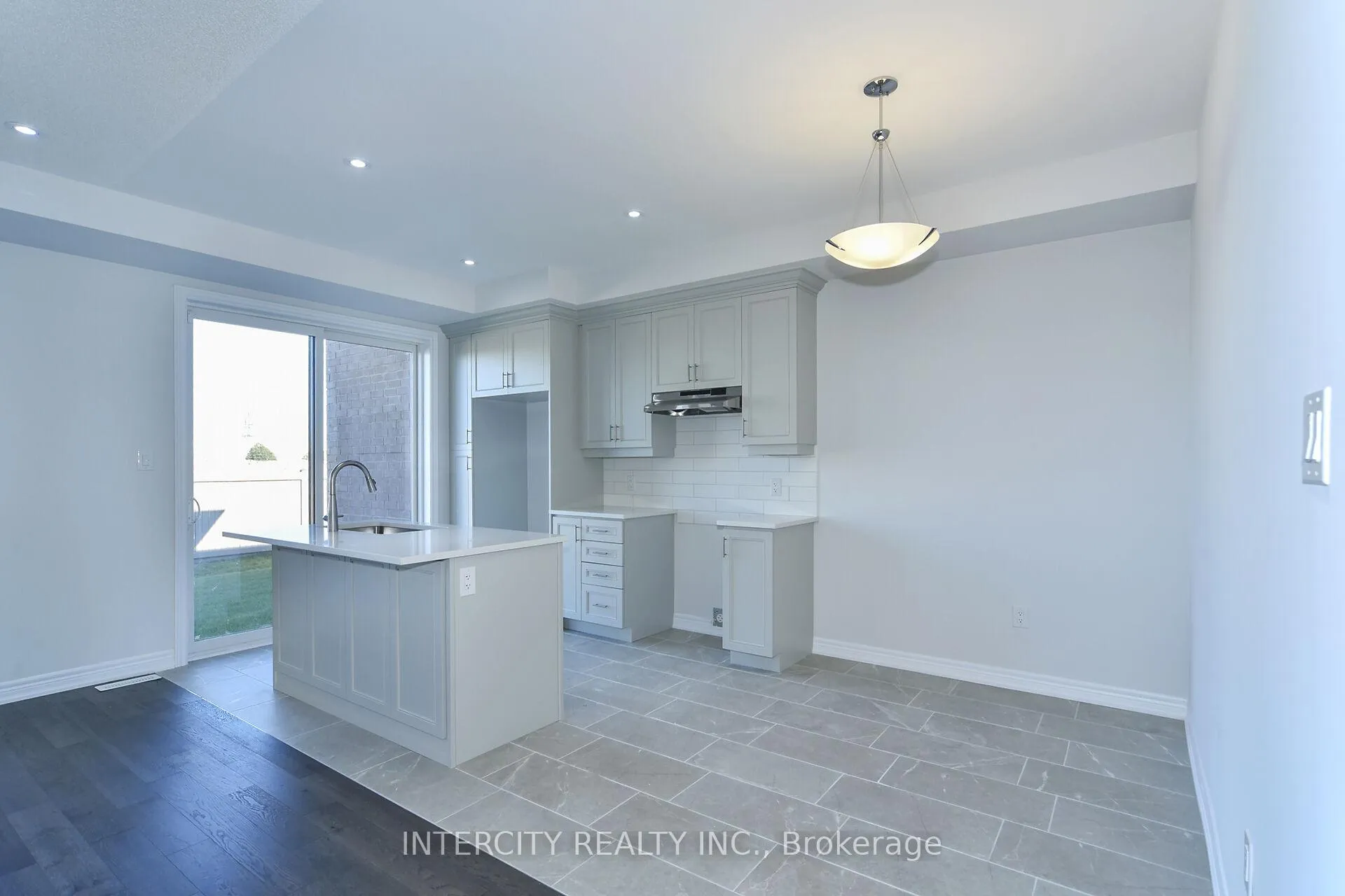 Photo 14 of 158 Mumbai Drive, Markham, Middlefield — HOMEH