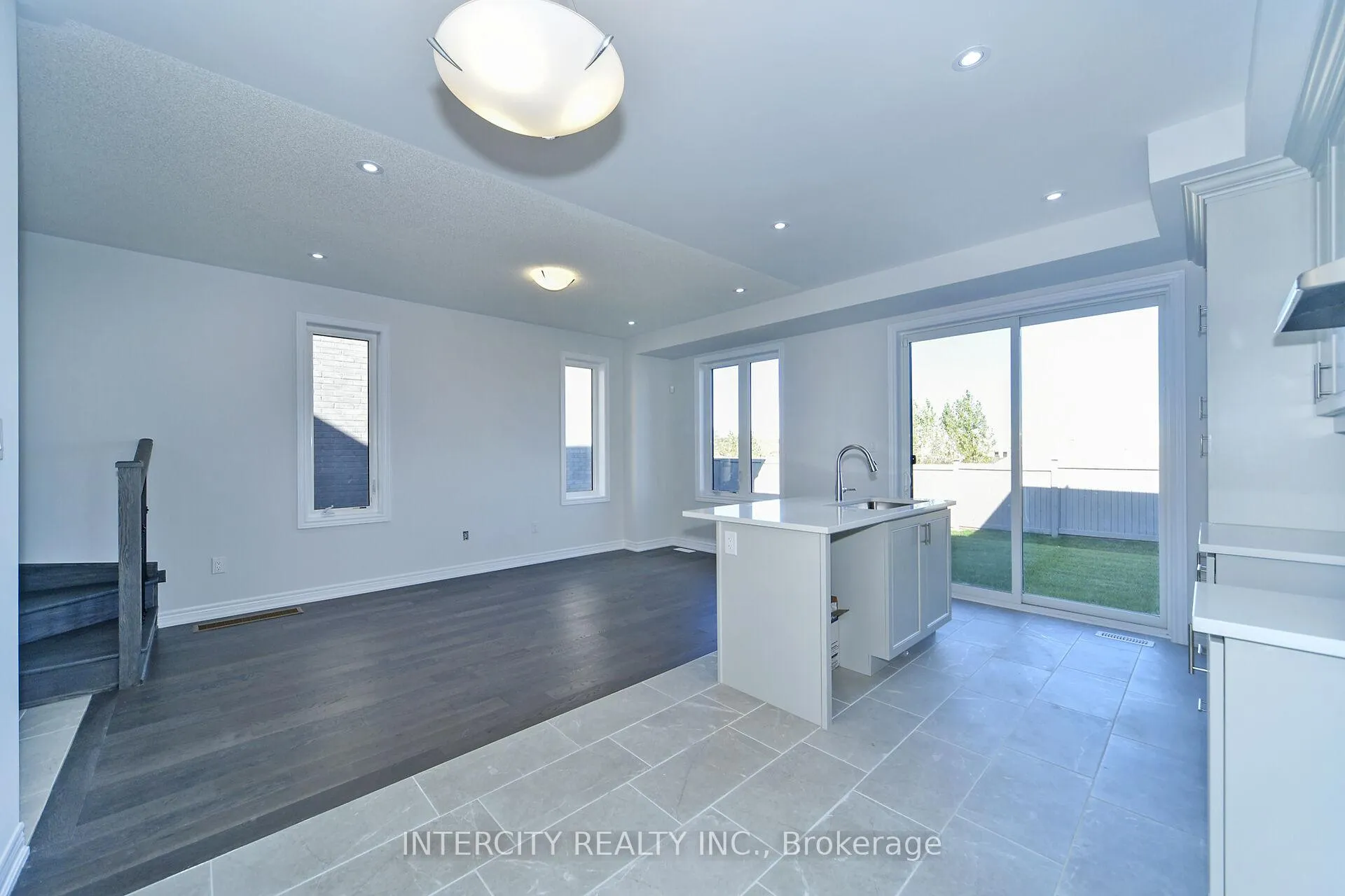 Photo 16 of 158 Mumbai Drive, Markham, Middlefield — HOMEH