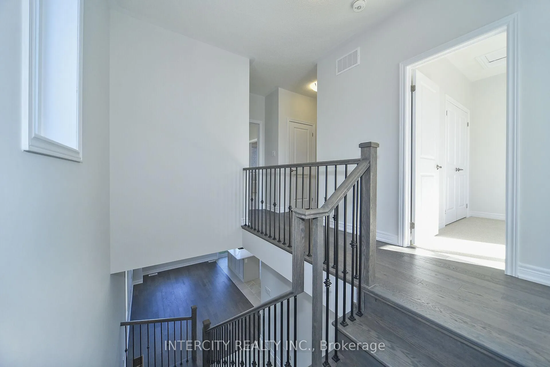 Photo 19 of 158 Mumbai Drive, Markham, Middlefield — HOMEH