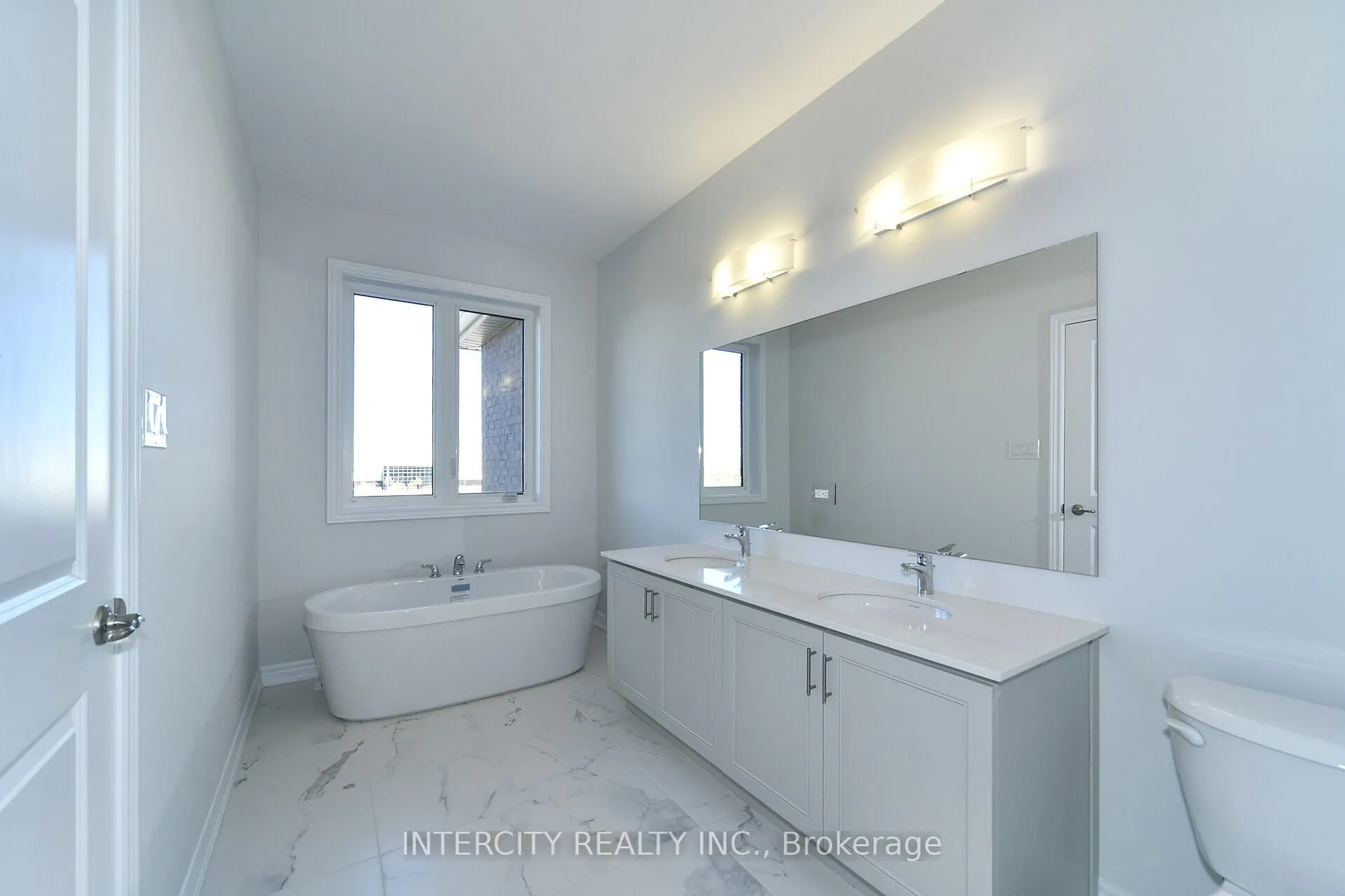 Photo 23 of 158 Mumbai Drive, Markham, Middlefield — HOMEH