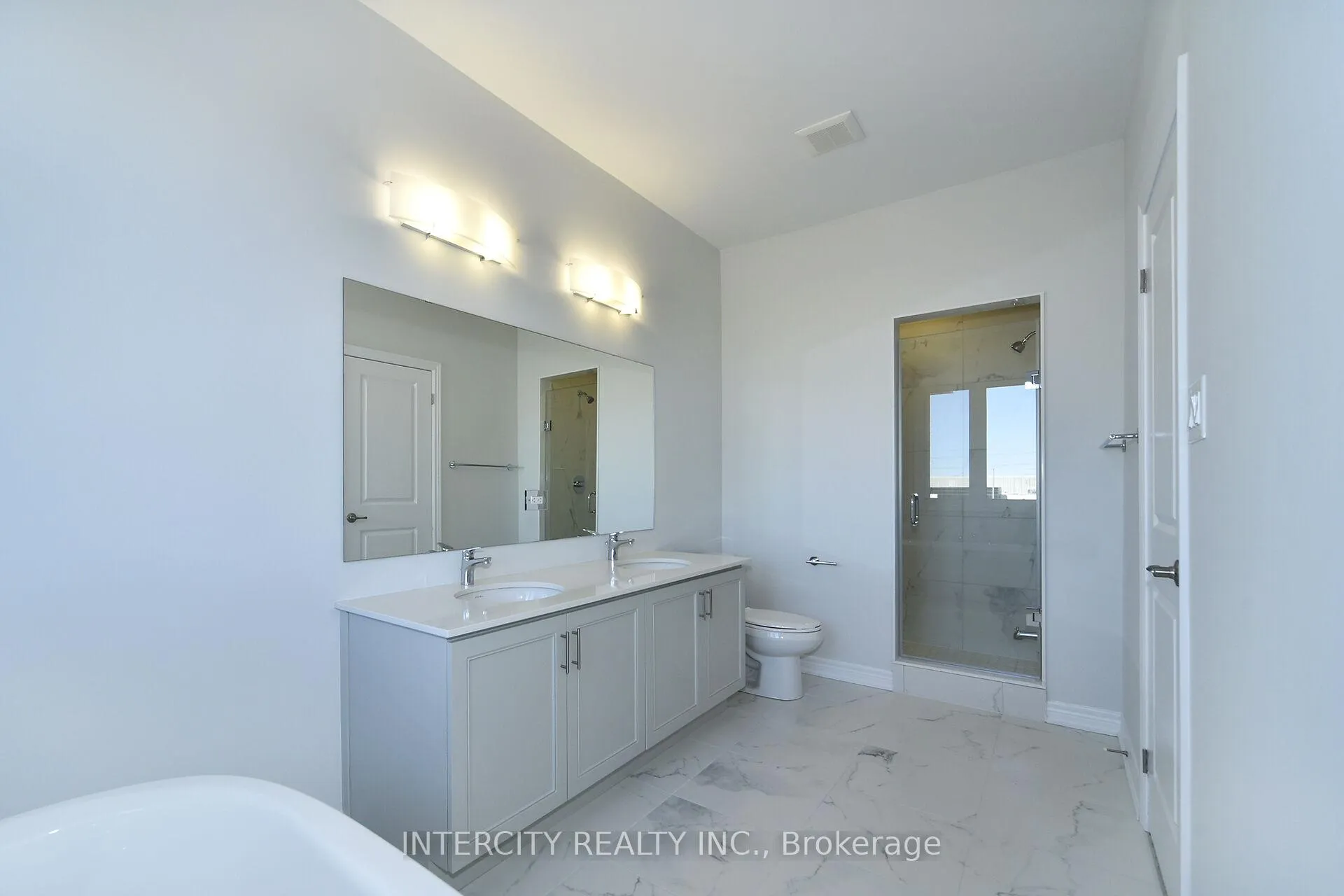 Photo 24 of 158 Mumbai Drive, Markham, Middlefield — HOMEH
