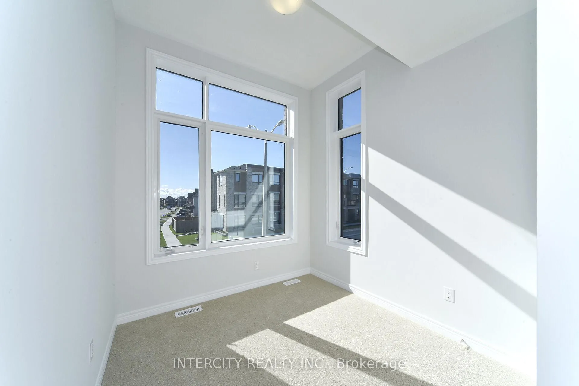 Photo 25 of 158 Mumbai Drive, Markham, Middlefield — HOMEH