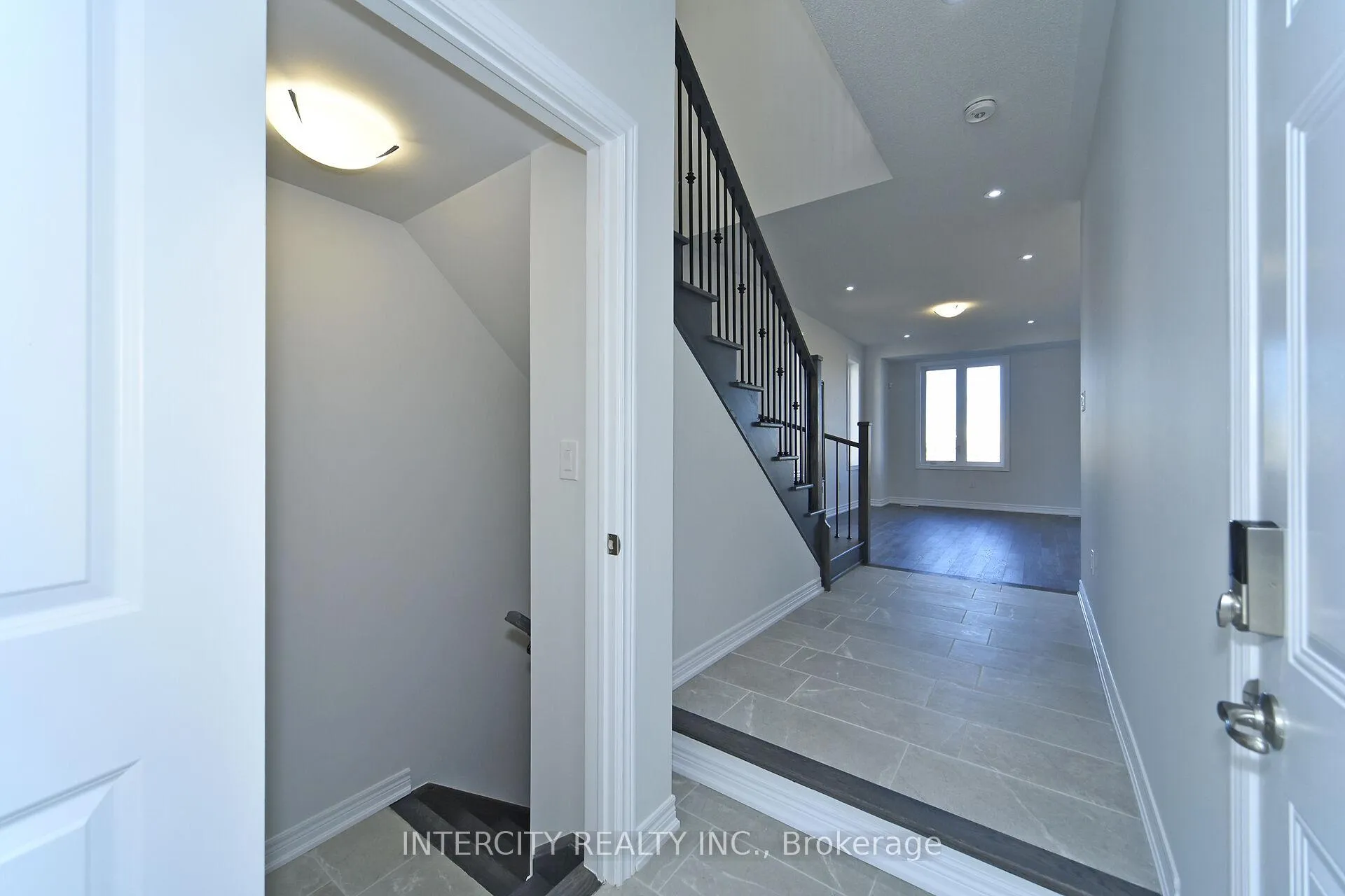 Photo 30 of 158 Mumbai Drive, Markham, Middlefield — HOMEH