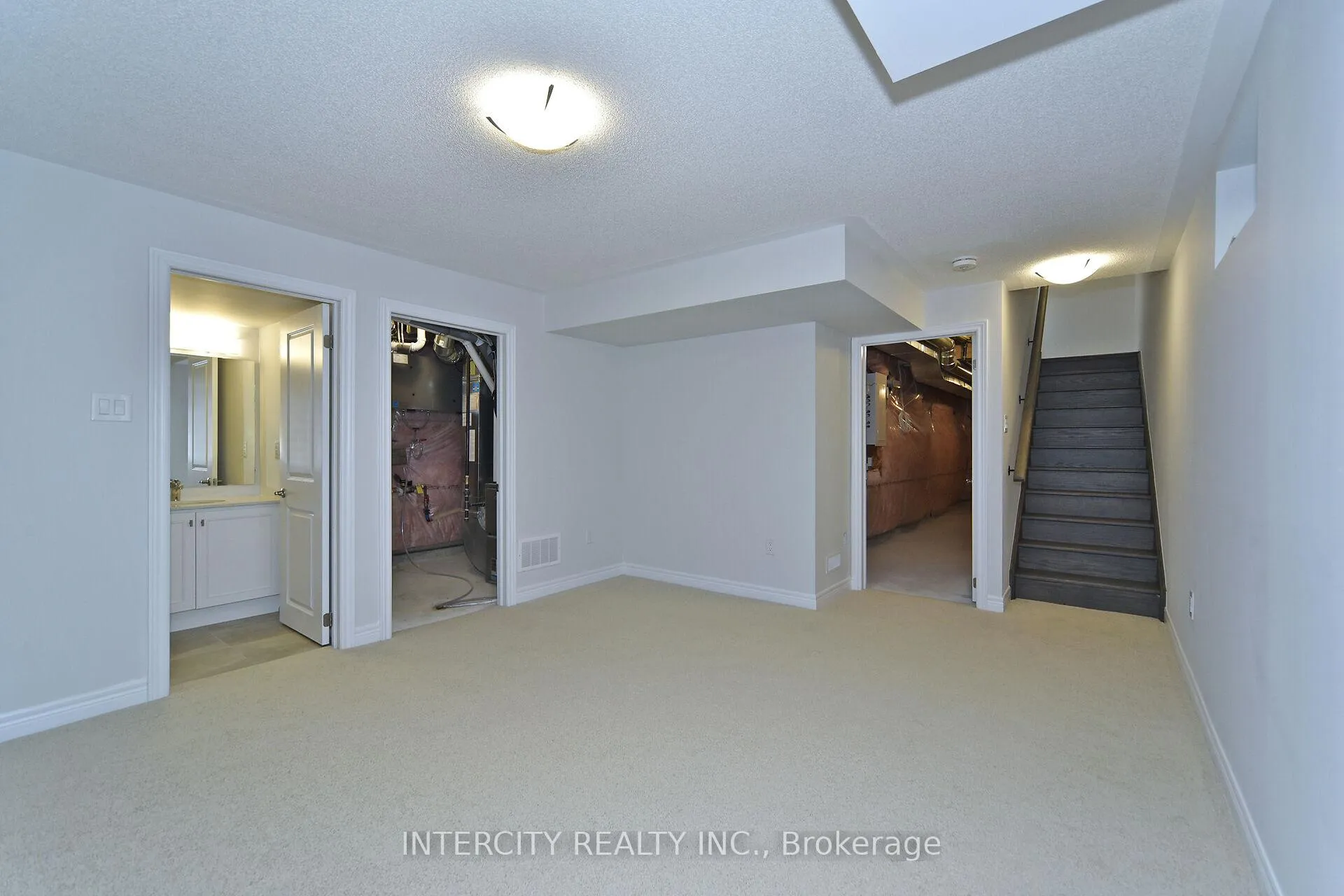 Photo 31 of 158 Mumbai Drive, Markham, Middlefield — HOMEH