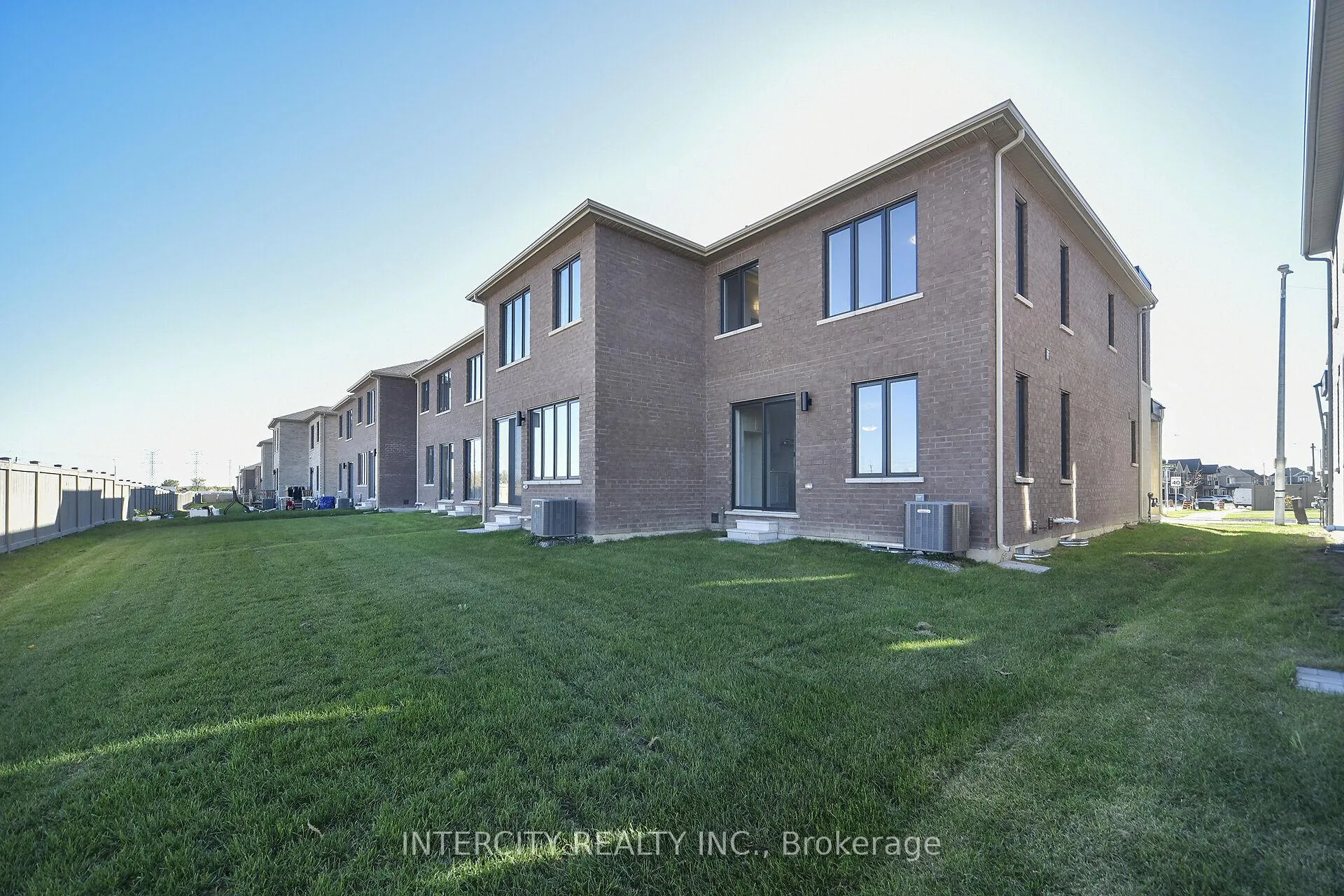 Photo 36 of 158 Mumbai Drive, Markham, Middlefield — HOMEH