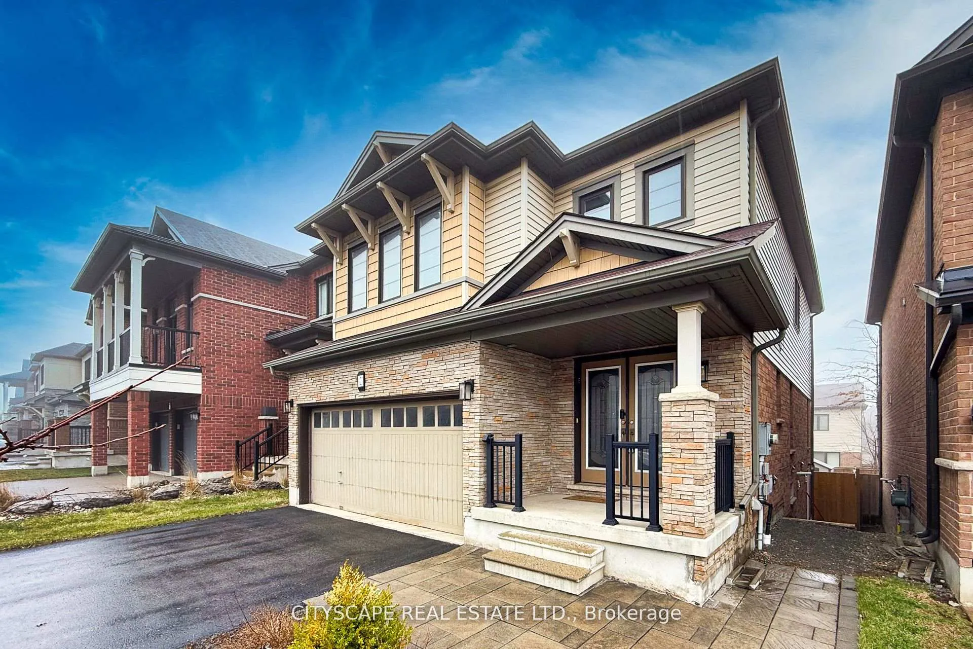 Photo 2 of 121 Crafter Crescent, Hamilton, Stoney Creek — HOMEH