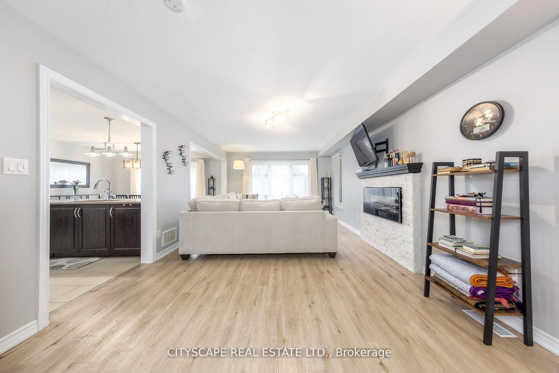 Photo 6 of 121 Crafter Crescent, Hamilton, Stoney Creek — HOMEH