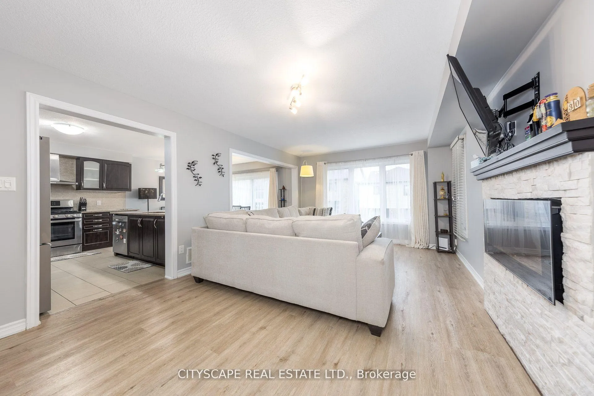 Photo 7 of 121 Crafter Crescent, Hamilton, Stoney Creek — HOMEH