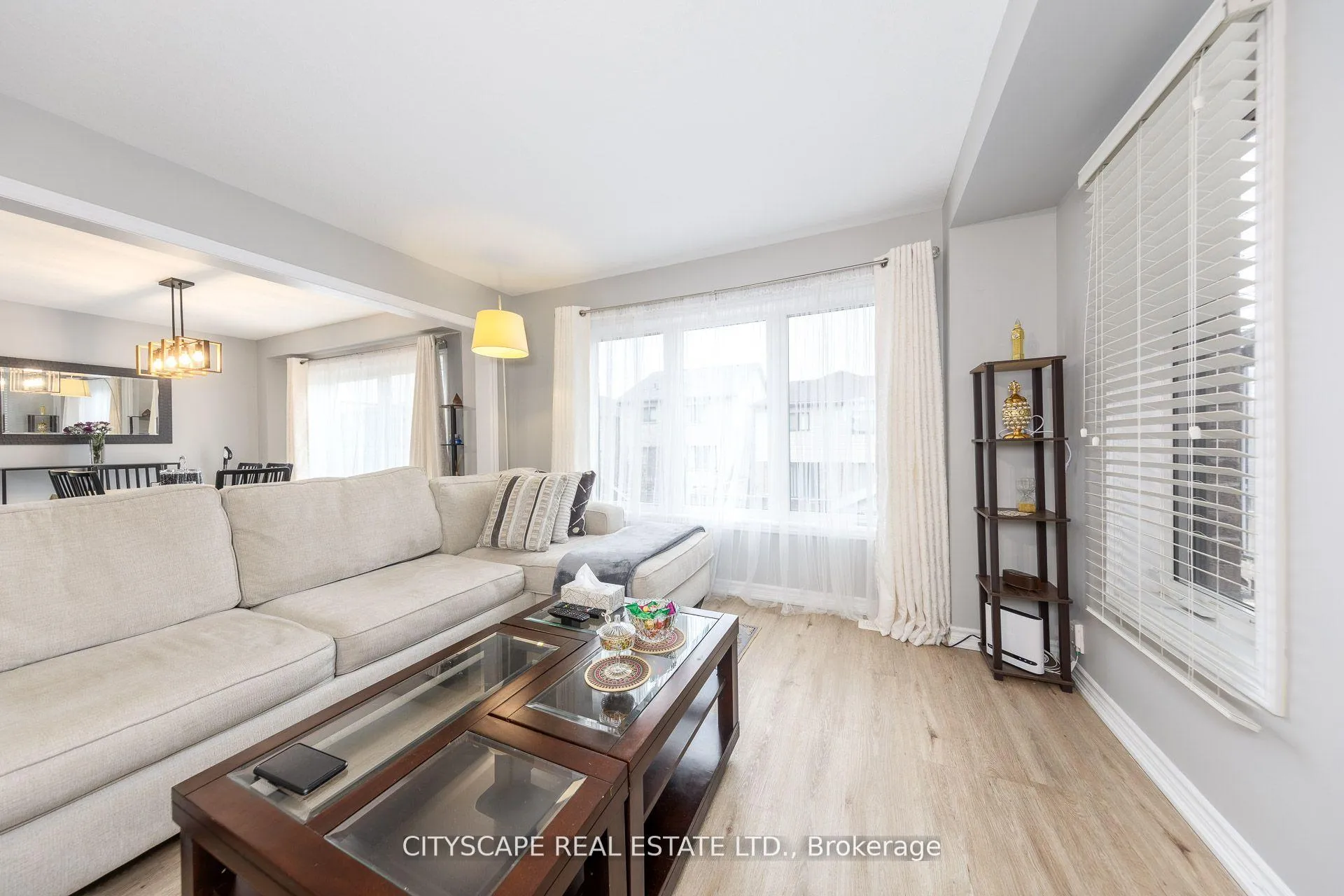 Photo 8 of 121 Crafter Crescent, Hamilton, Stoney Creek — HOMEH