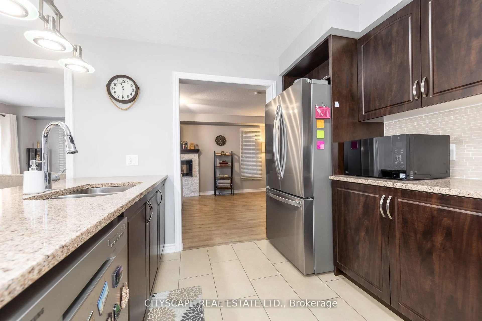 Photo 12 of 121 Crafter Crescent, Hamilton, Stoney Creek — HOMEH