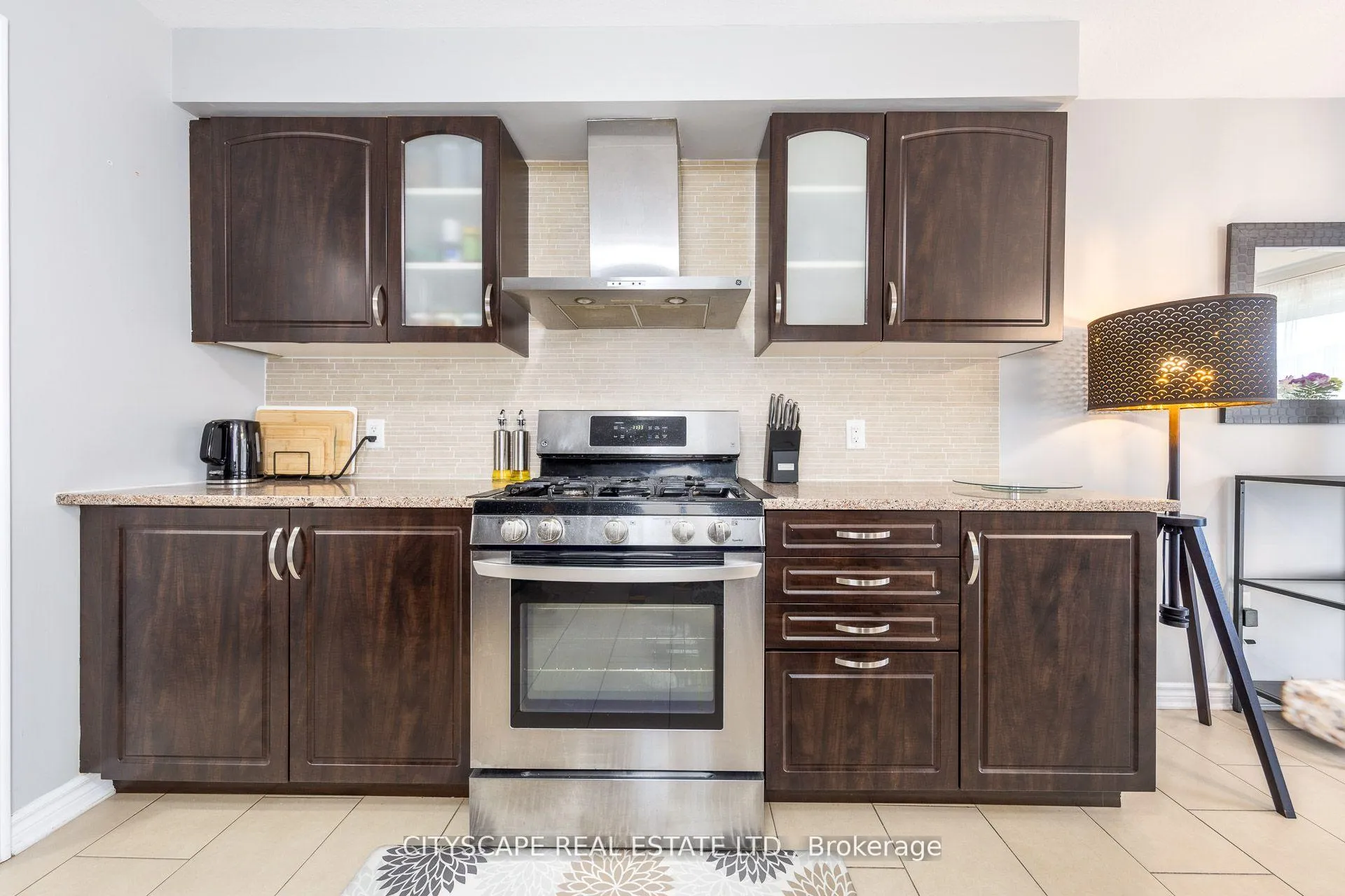 Photo 14 of 121 Crafter Crescent, Hamilton, Stoney Creek — HOMEH