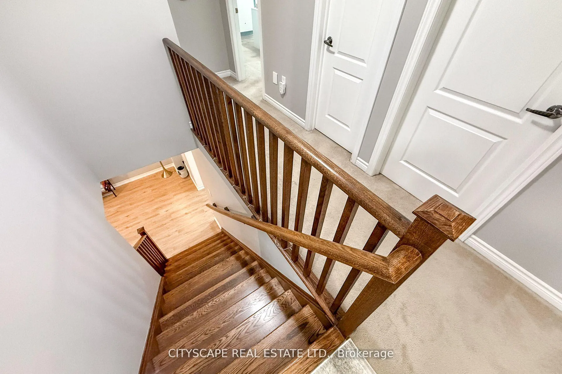 Photo 19 of 121 Crafter Crescent, Hamilton, Stoney Creek — HOMEH