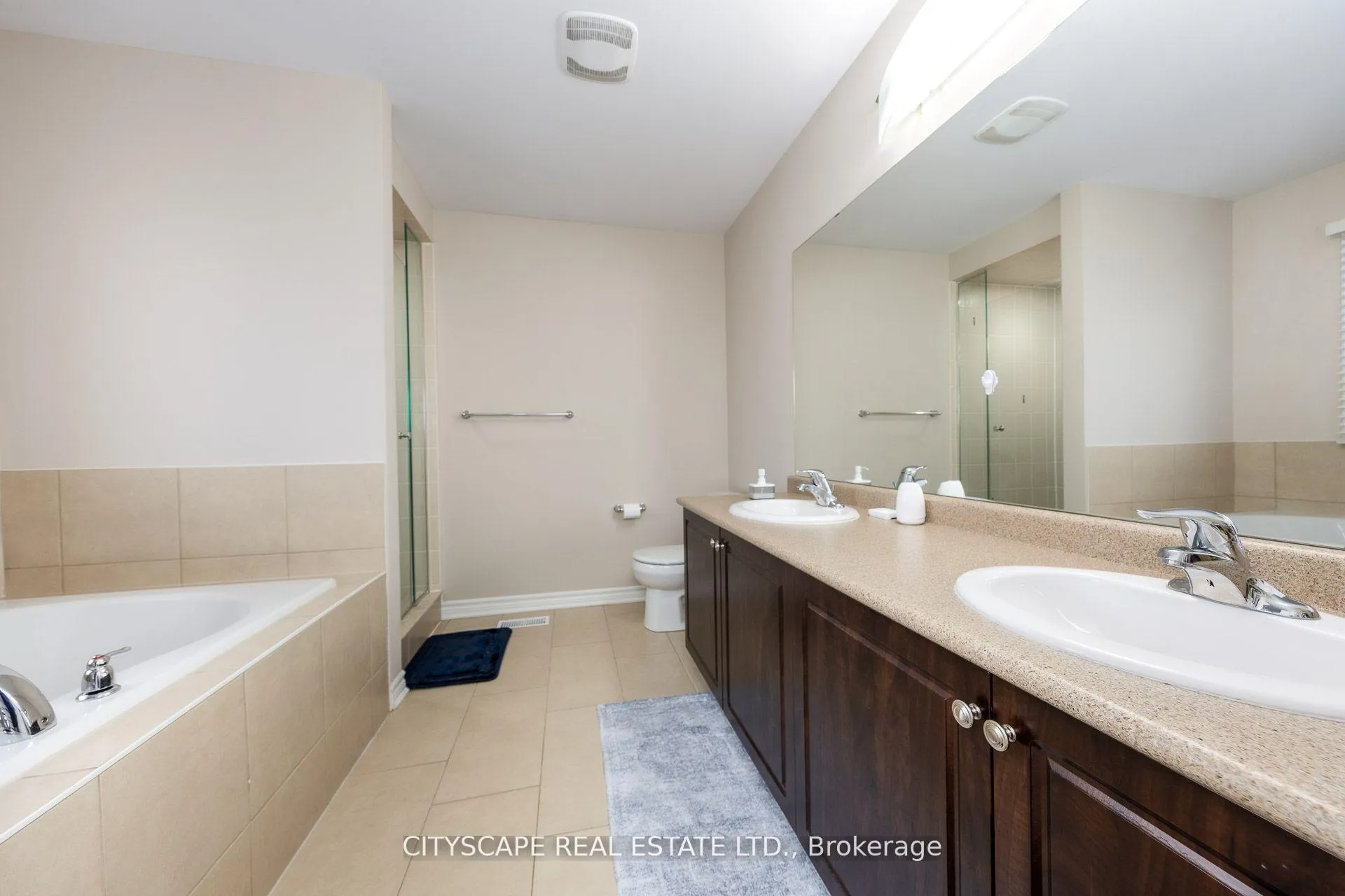 Photo 22 of 121 Crafter Crescent, Hamilton, Stoney Creek — HOMEH