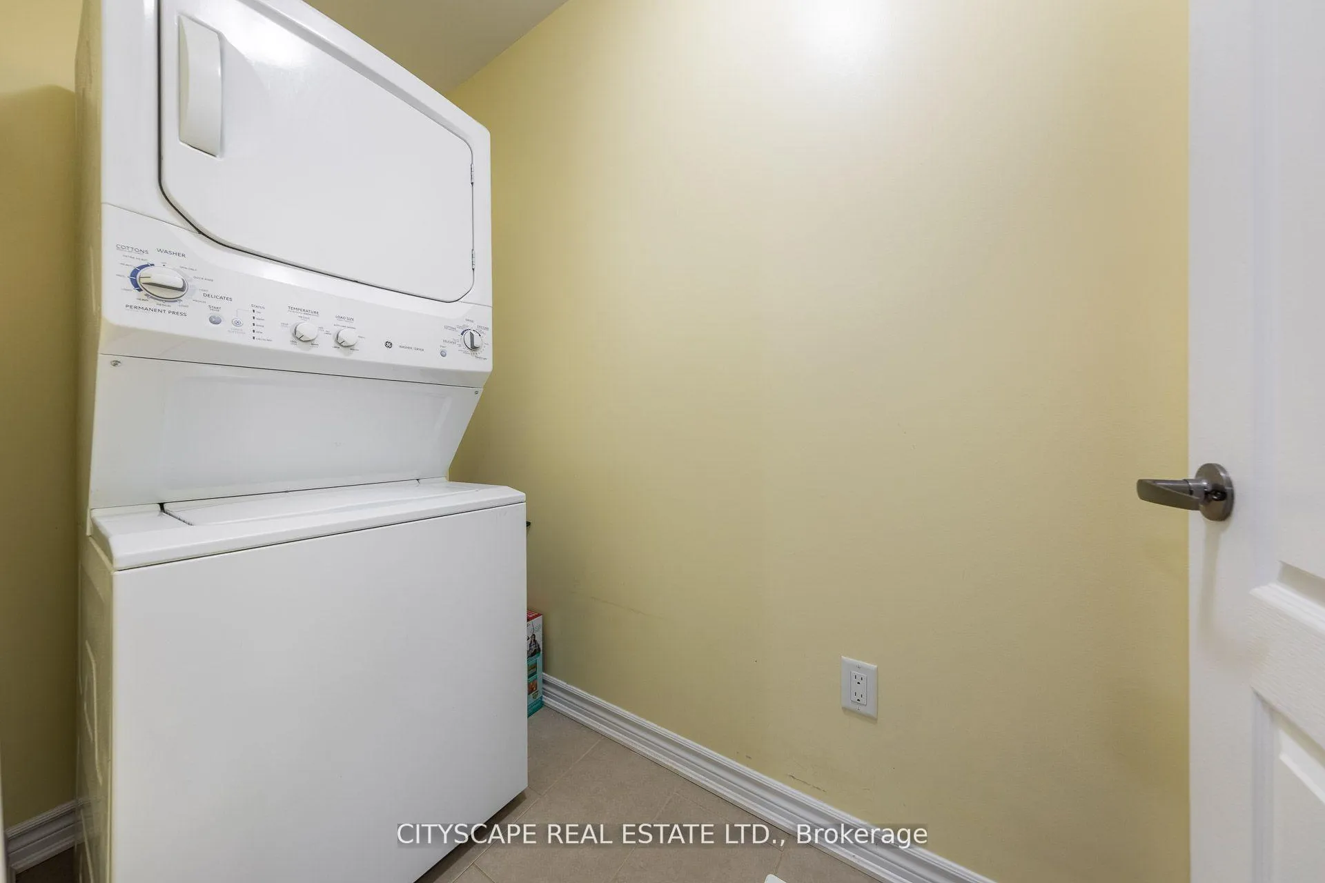 Photo 32 of 121 Crafter Crescent, Hamilton, Stoney Creek — HOMEH