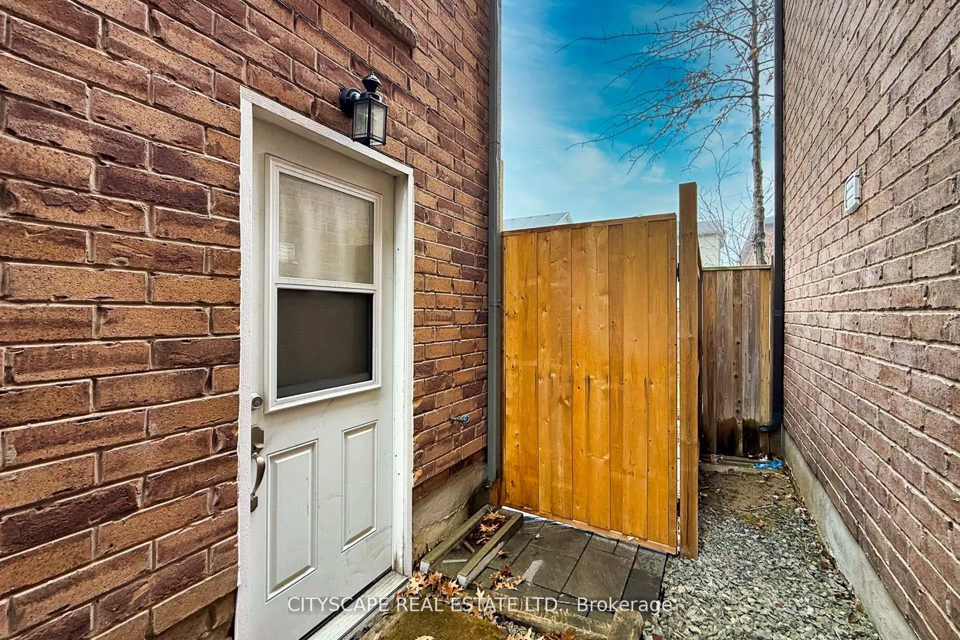 Photo 33 of 121 Crafter Crescent, Hamilton, Stoney Creek — HOMEH