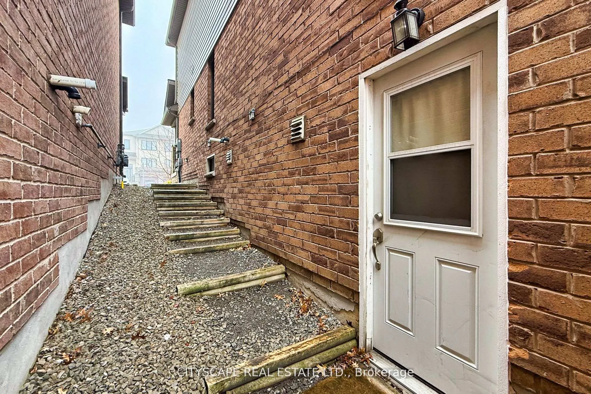 Photo 34 of 121 Crafter Crescent, Hamilton, Stoney Creek — HOMEH