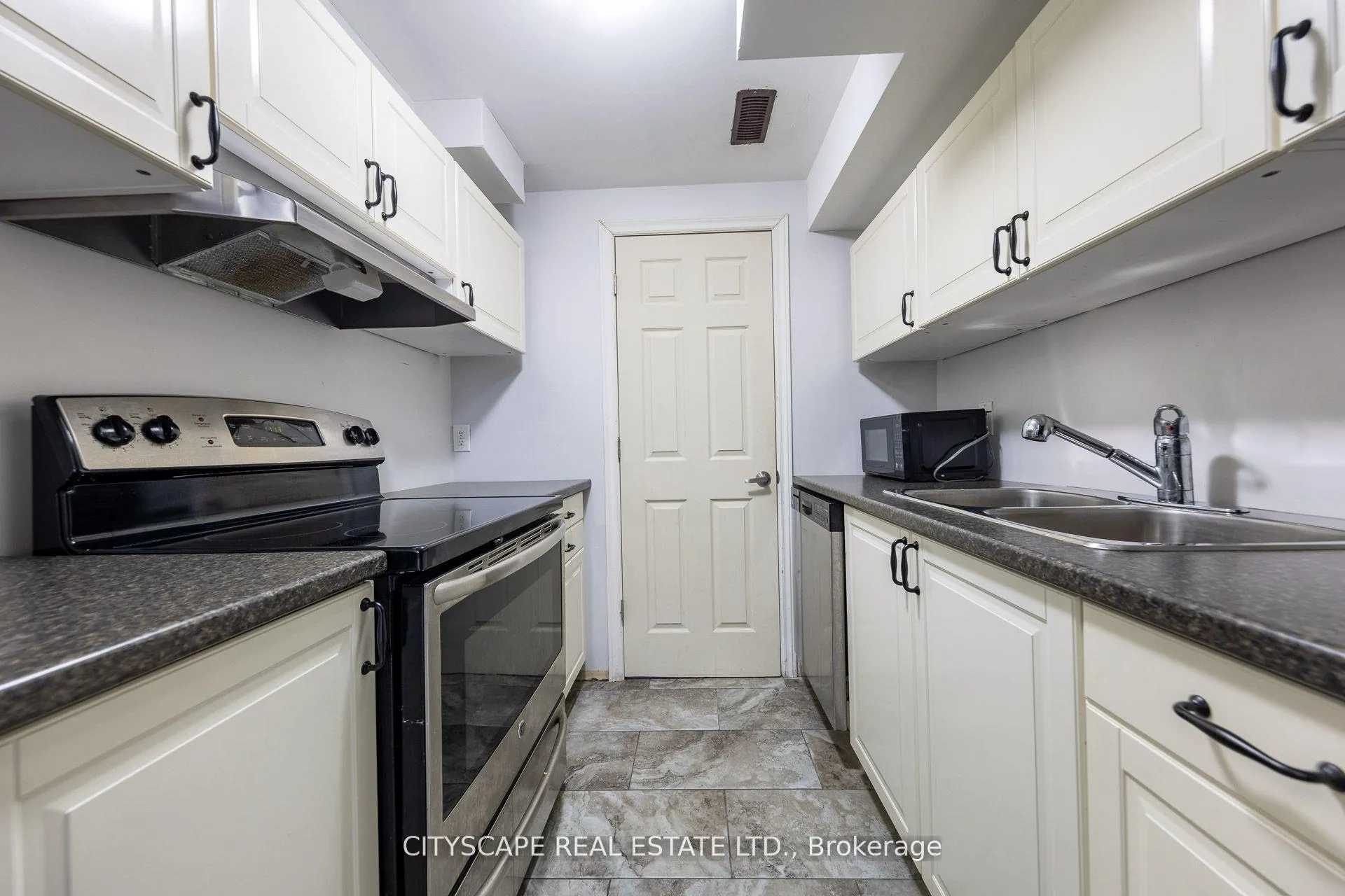 Photo 39 of 121 Crafter Crescent, Hamilton, Stoney Creek — HOMEH