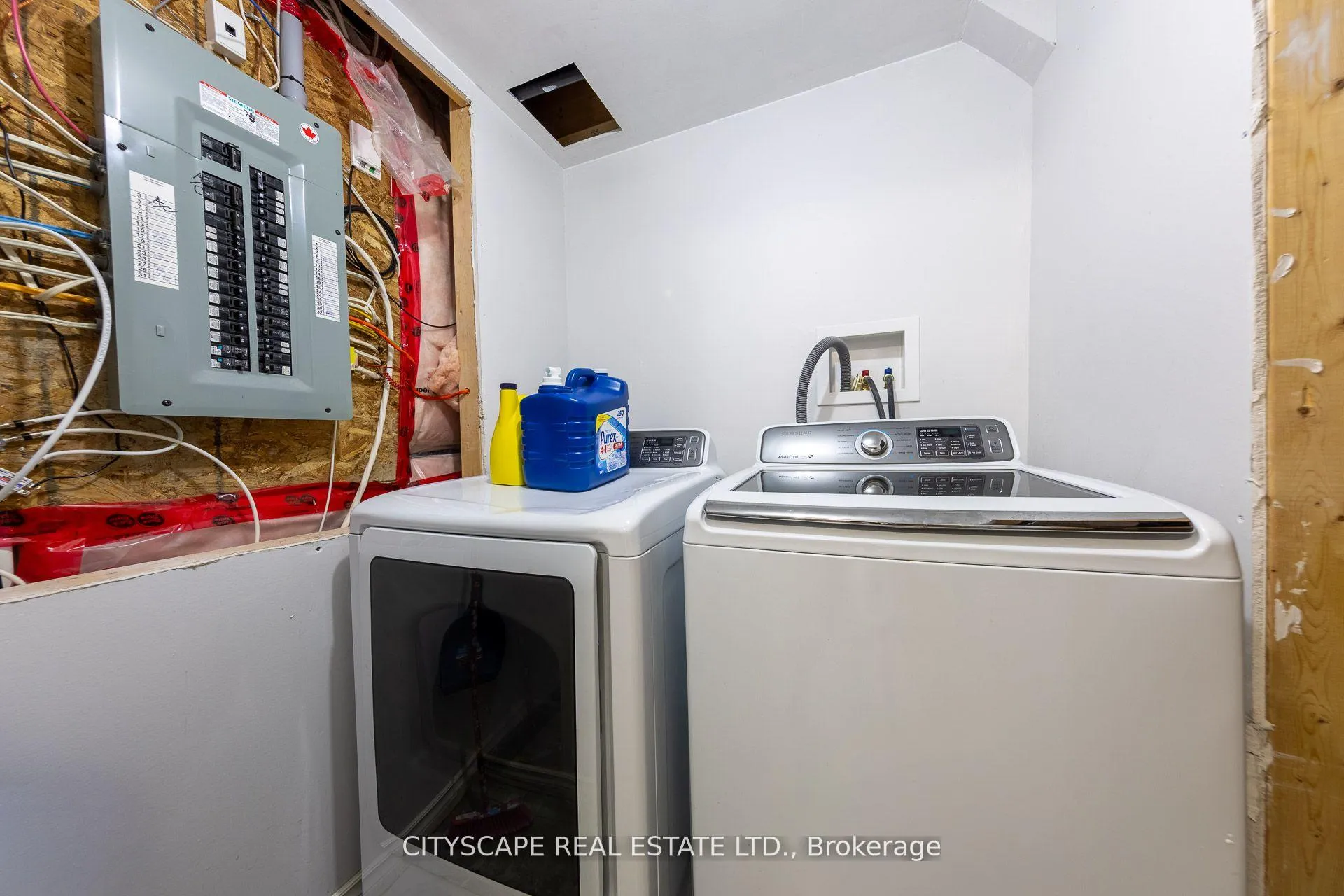 Photo 40 of 121 Crafter Crescent, Hamilton, Stoney Creek — HOMEH