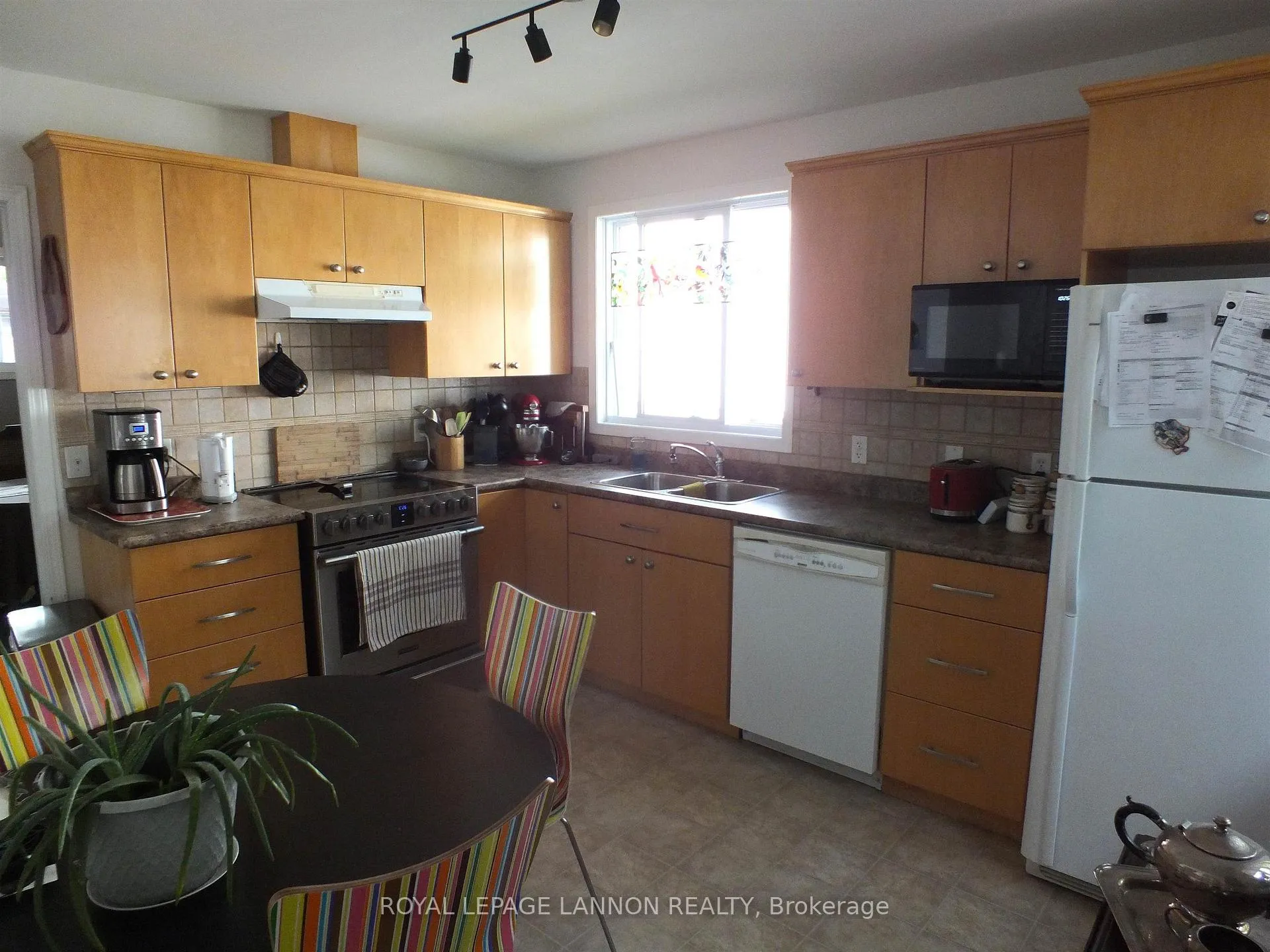 Photo 18 of 332 Erle Street, Thunder Bay, Current River — HOMEH