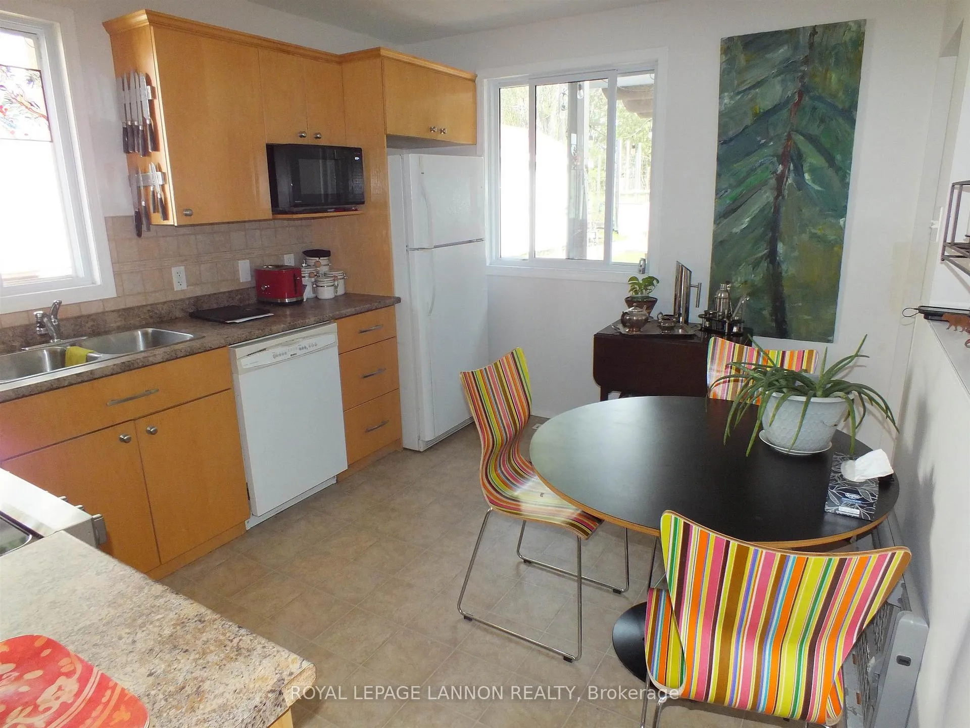 Photo 20 of 332 Erle Street, Thunder Bay, Current River — HOMEH