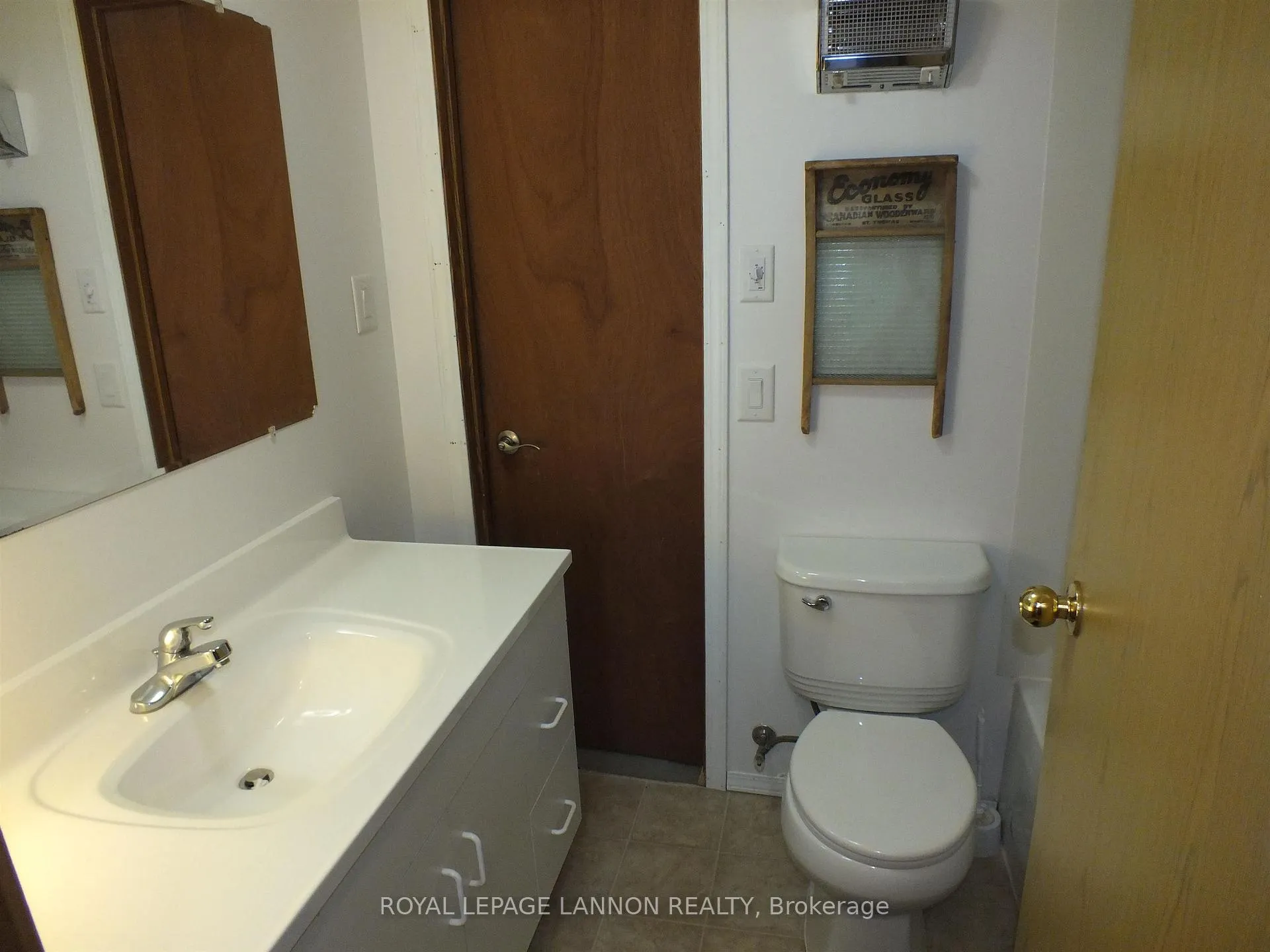Photo 27 of 332 Erle Street, Thunder Bay, Current River — HOMEH
