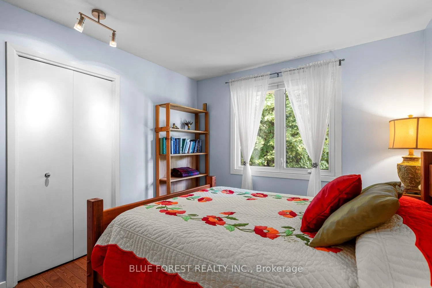 Photo 37 of 180 Camden Crescent, London, North G — HOMEH