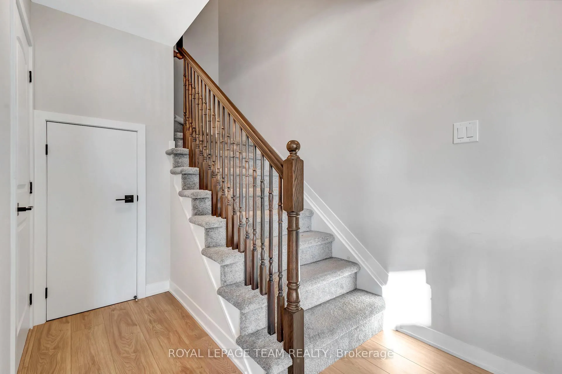 Photo 7 of 916 Parnian Private, Ottawa, Barrhaven - Half Moon Bay — HOMEH