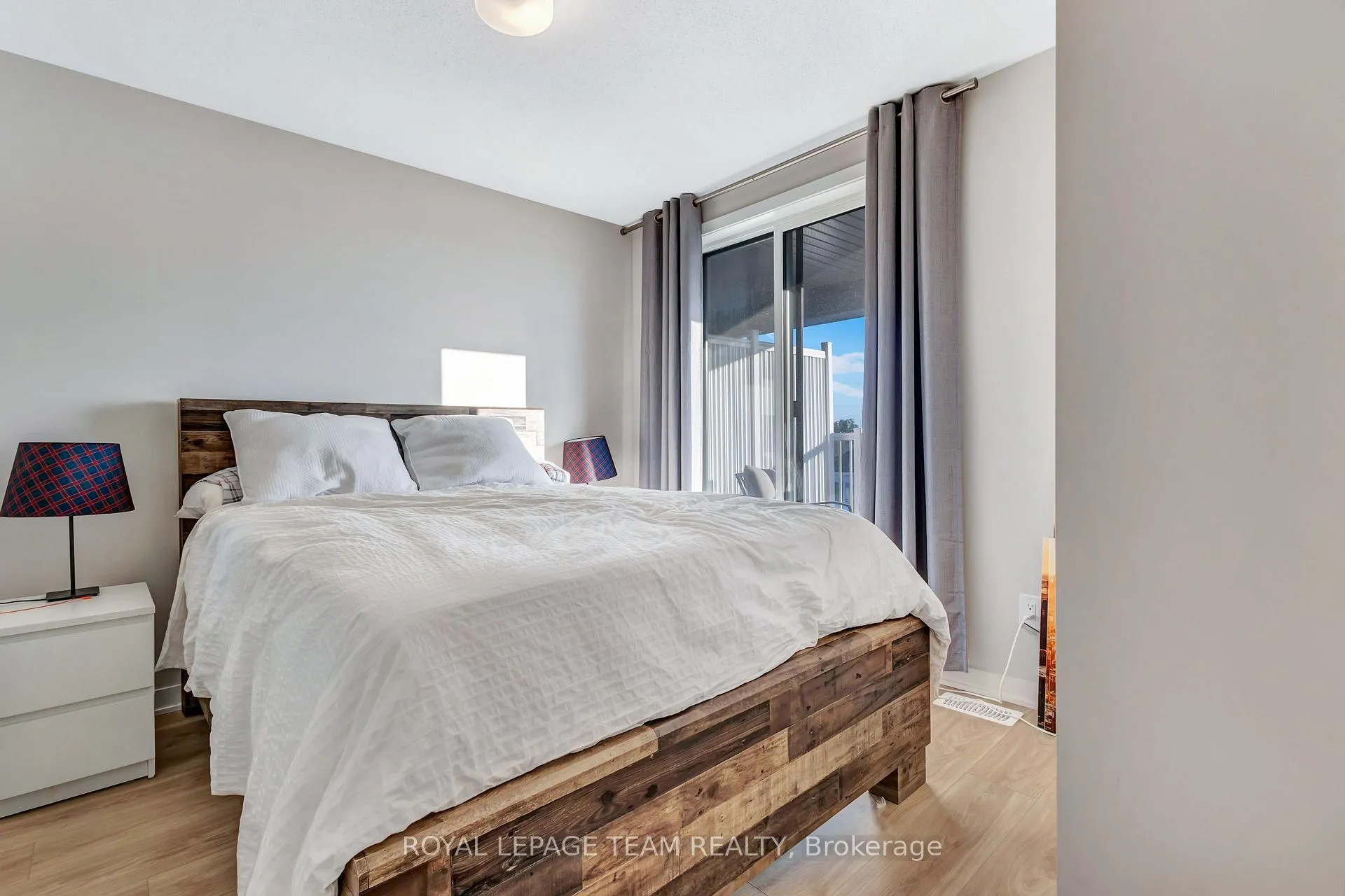 Photo 9 of 916 Parnian Private, Ottawa, Barrhaven - Half Moon Bay — HOMEH