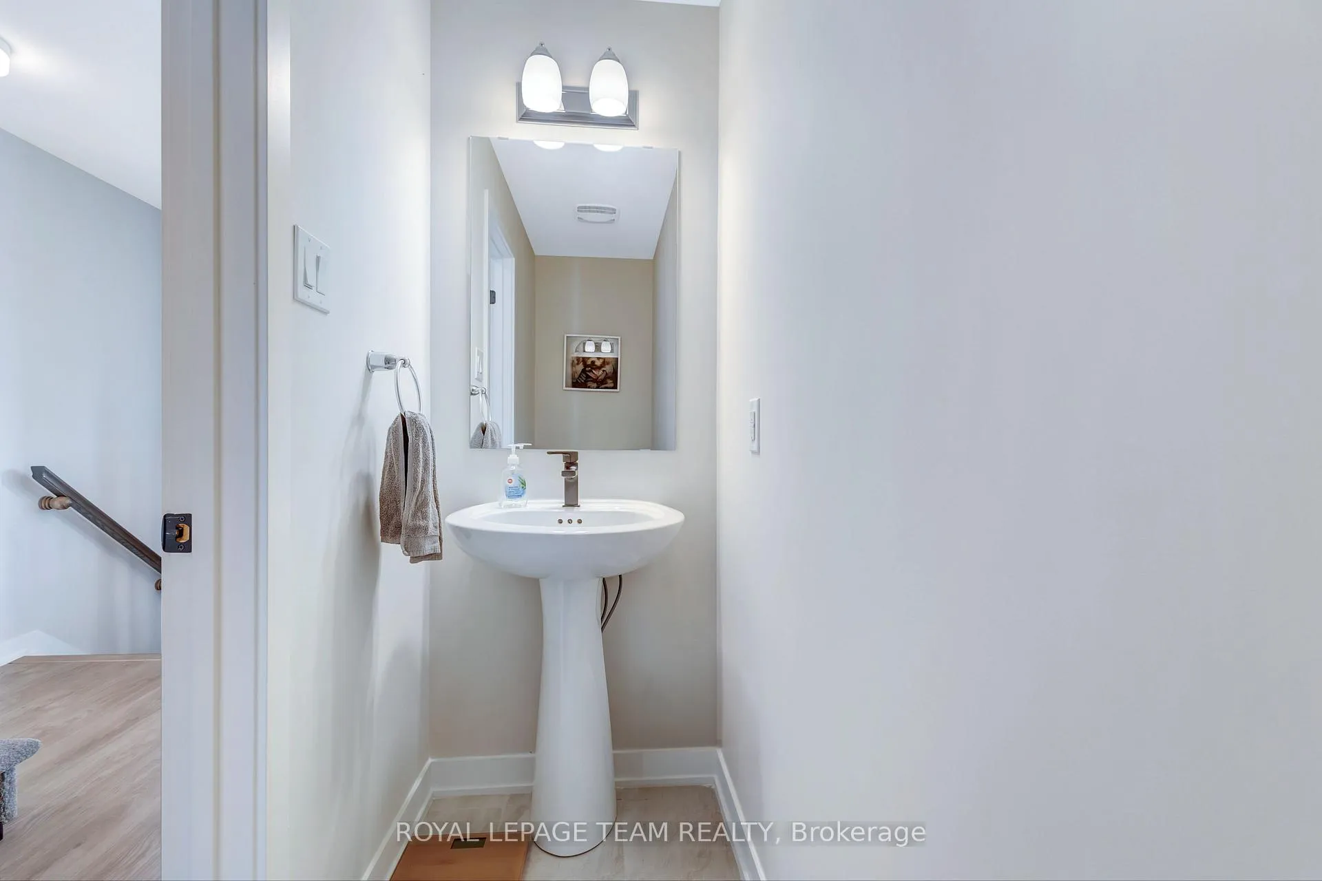 Photo 12 of 916 Parnian Private, Ottawa, Barrhaven - Half Moon Bay — HOMEH