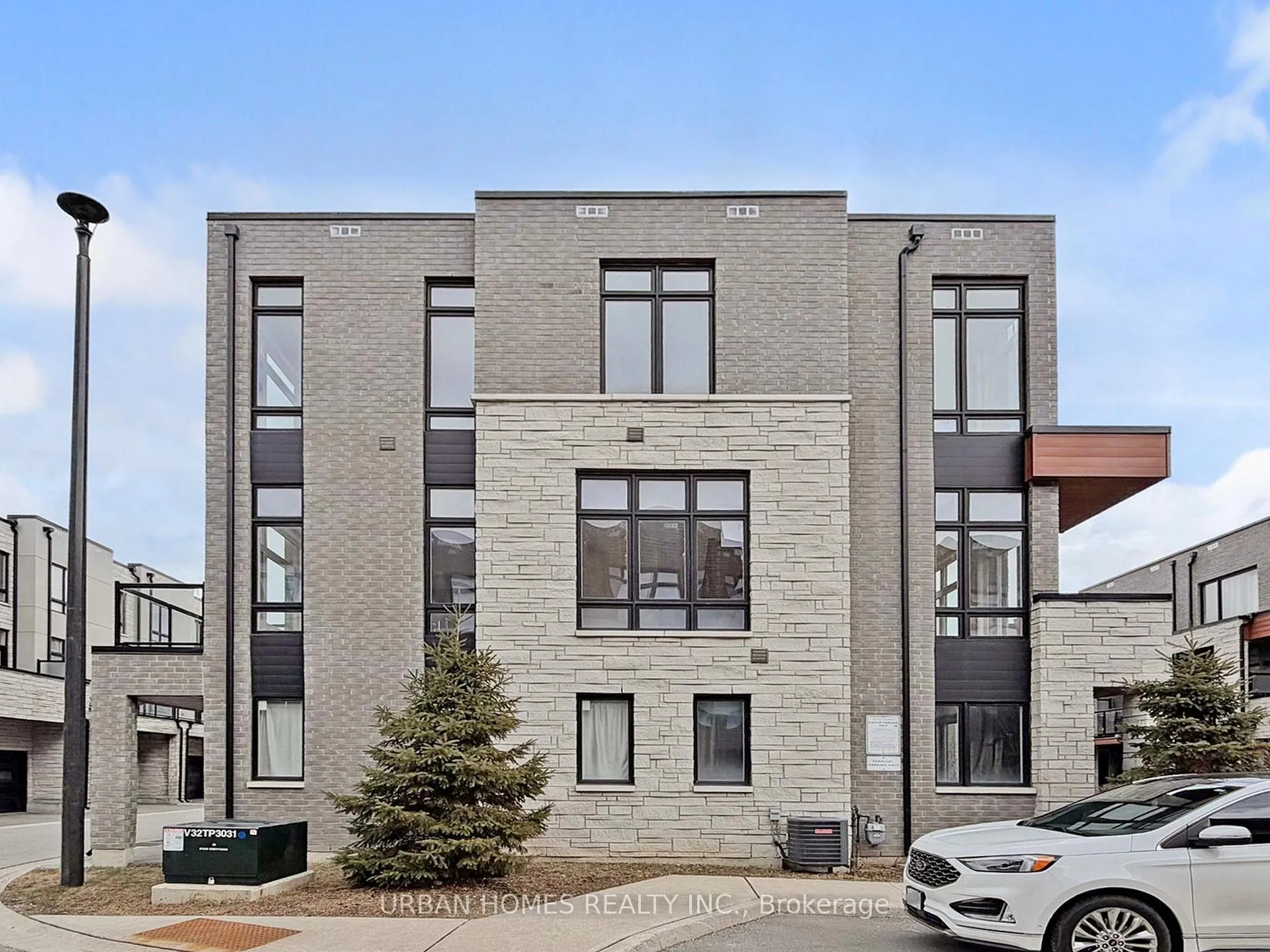 Photo 2 of 41 Gerussi Street, Vaughan, Vellore Village — HOMEH