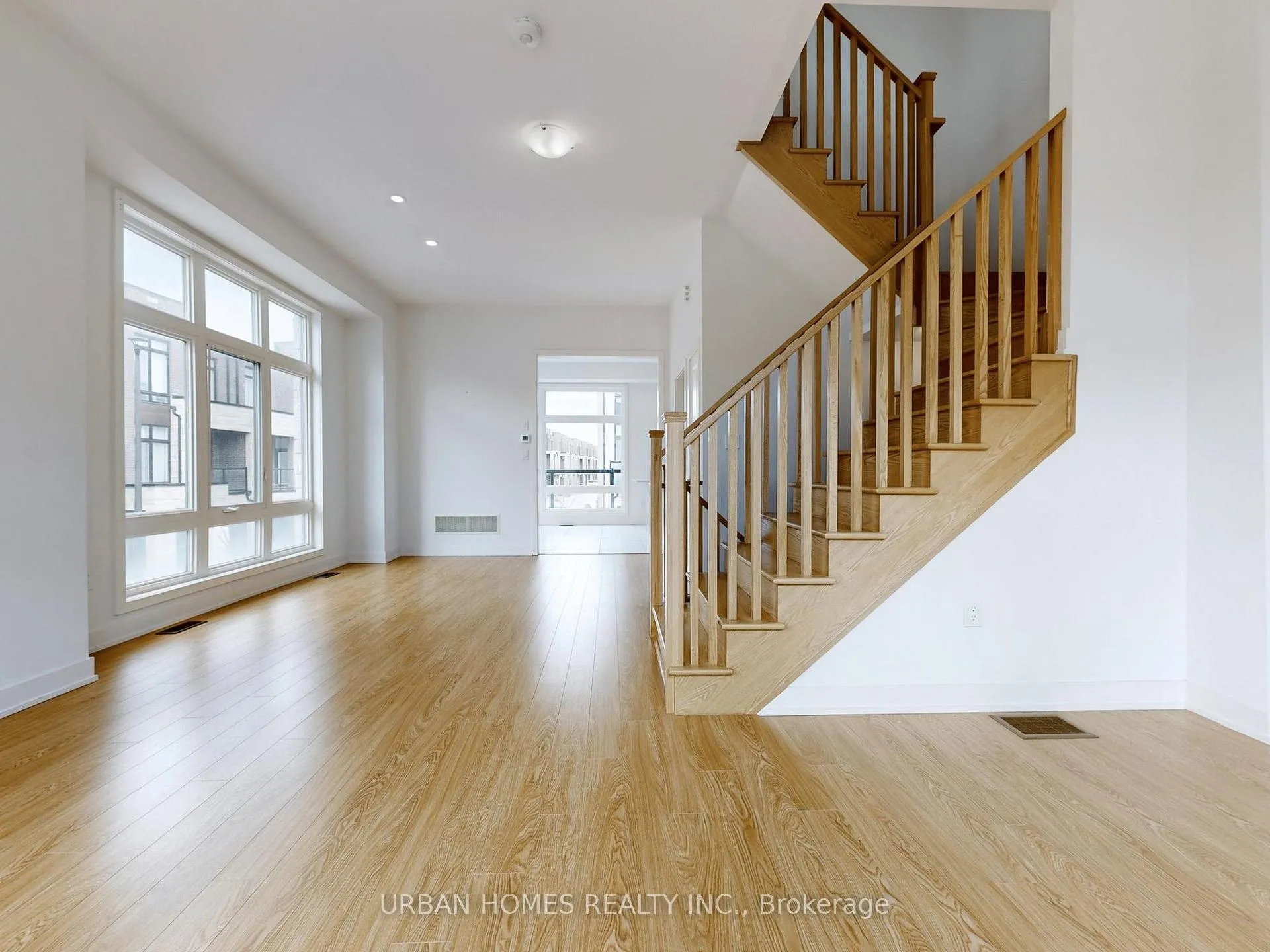 Photo 10 of 41 Gerussi Street, Vaughan, Vellore Village — HOMEH