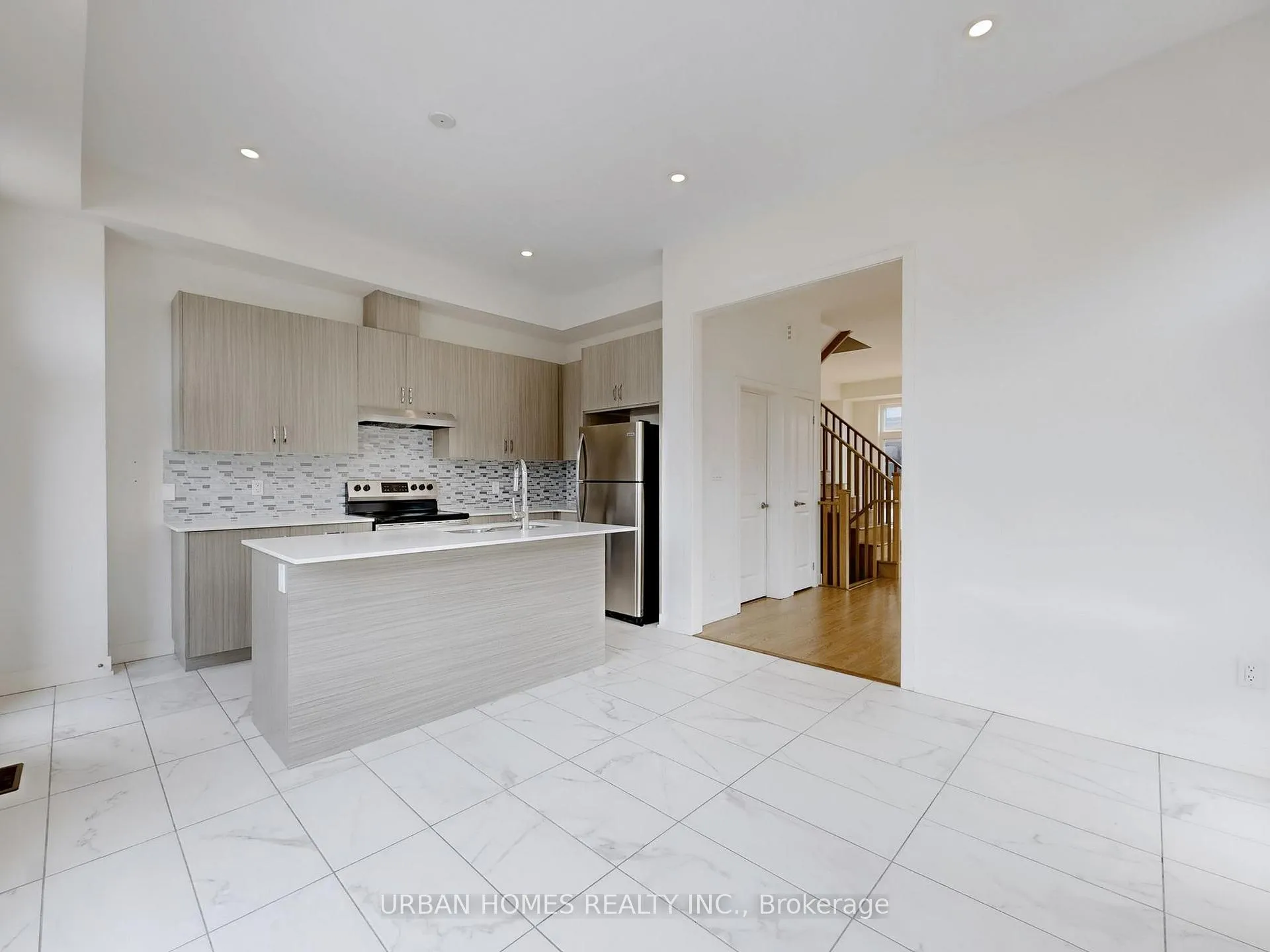 Photo 16 of 41 Gerussi Street, Vaughan, Vellore Village — HOMEH