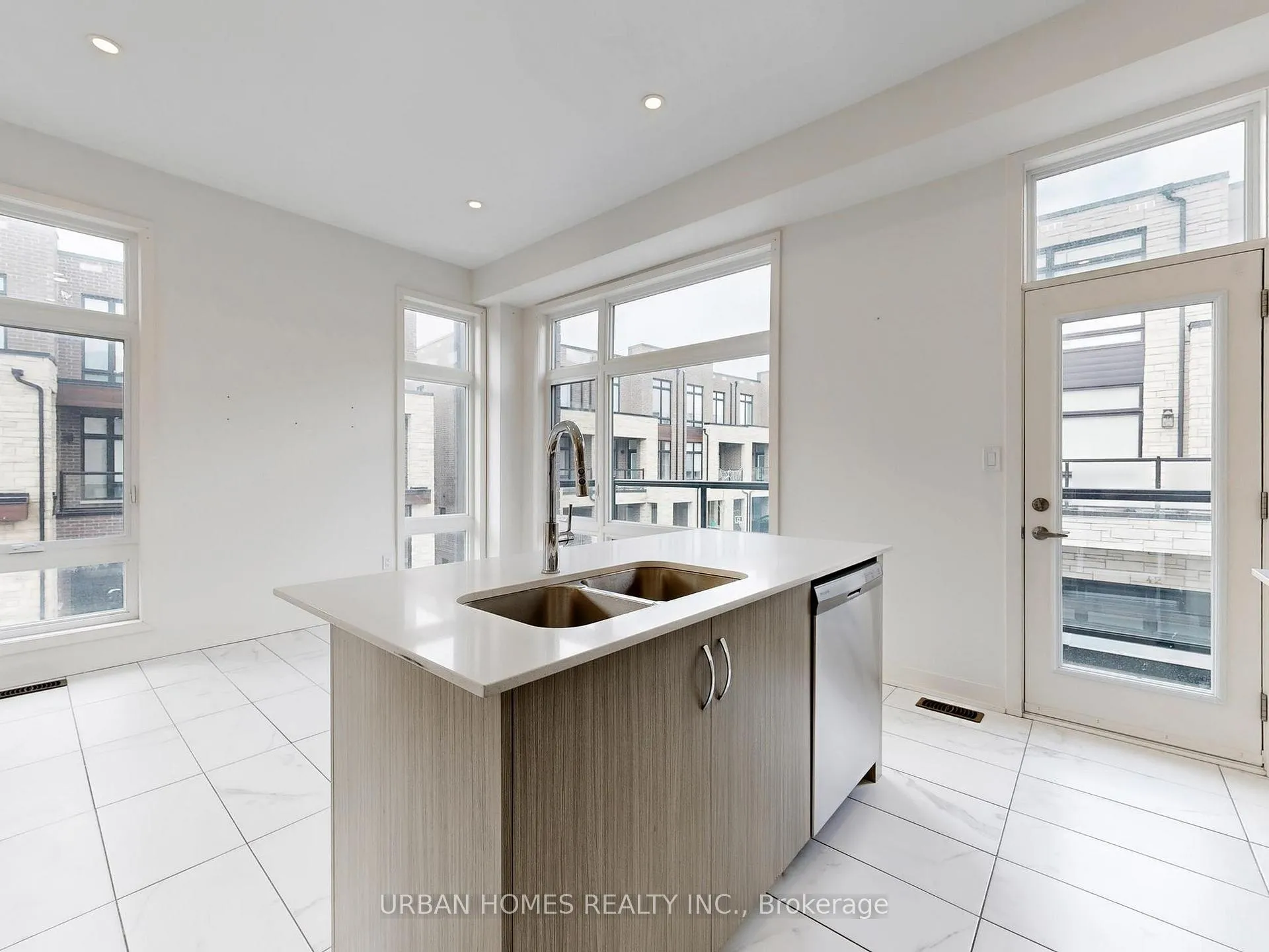 Photo 17 of 41 Gerussi Street, Vaughan, Vellore Village — HOMEH