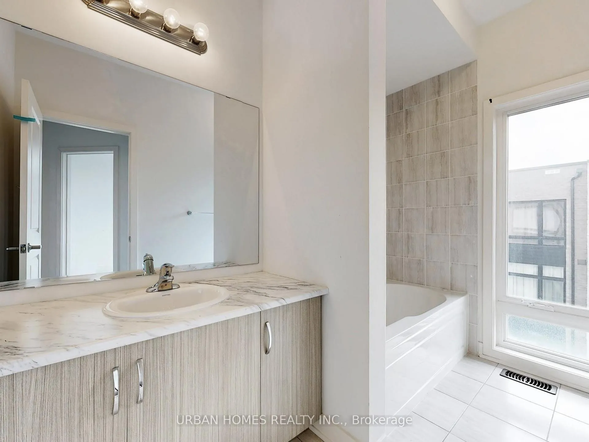 Photo 32 of 41 Gerussi Street, Vaughan, Vellore Village — HOMEH