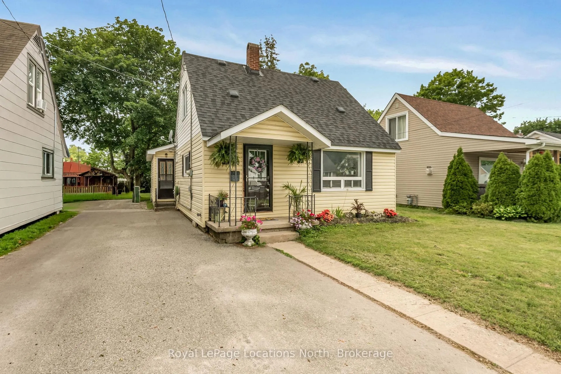 Photo 2 of 520 Maple Street, Collingwood — HOMEH