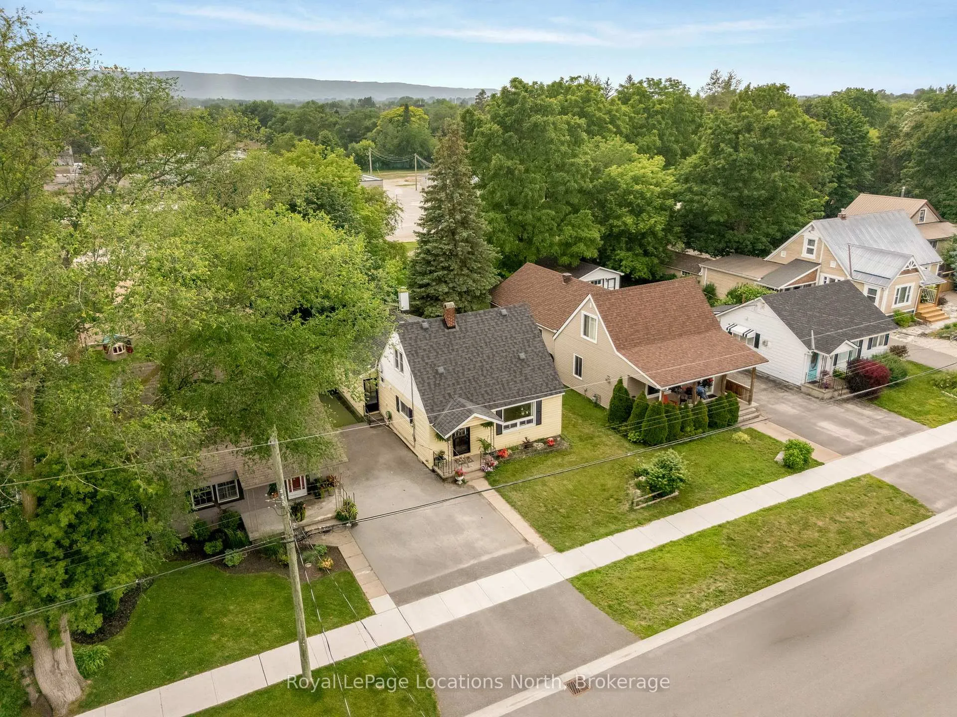 Photo 3 of 520 Maple Street, Collingwood — HOMEH