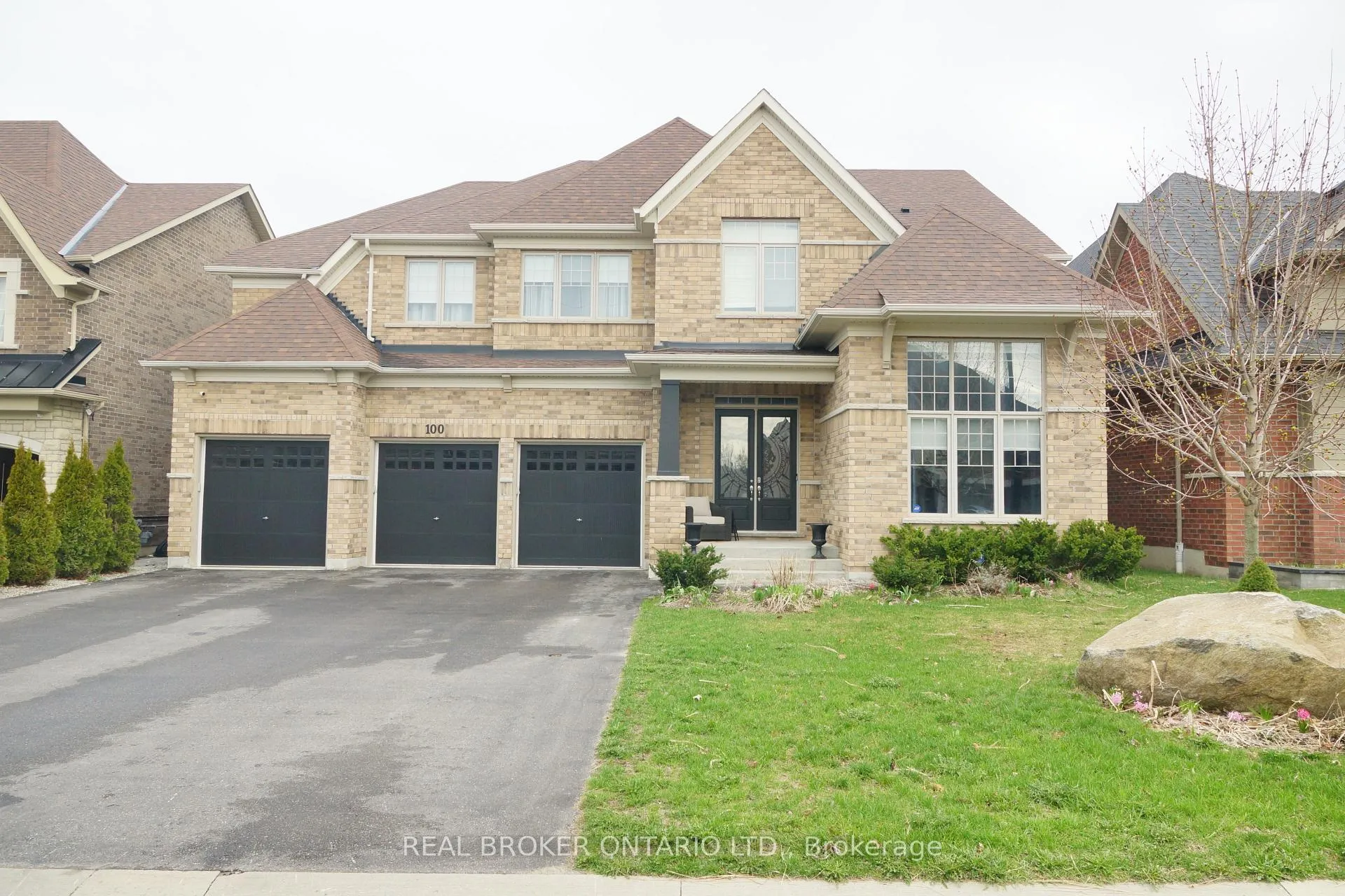 Photo 2 of 100 Trail Boulevard, Springwater, Centre Vespra — HOMEH