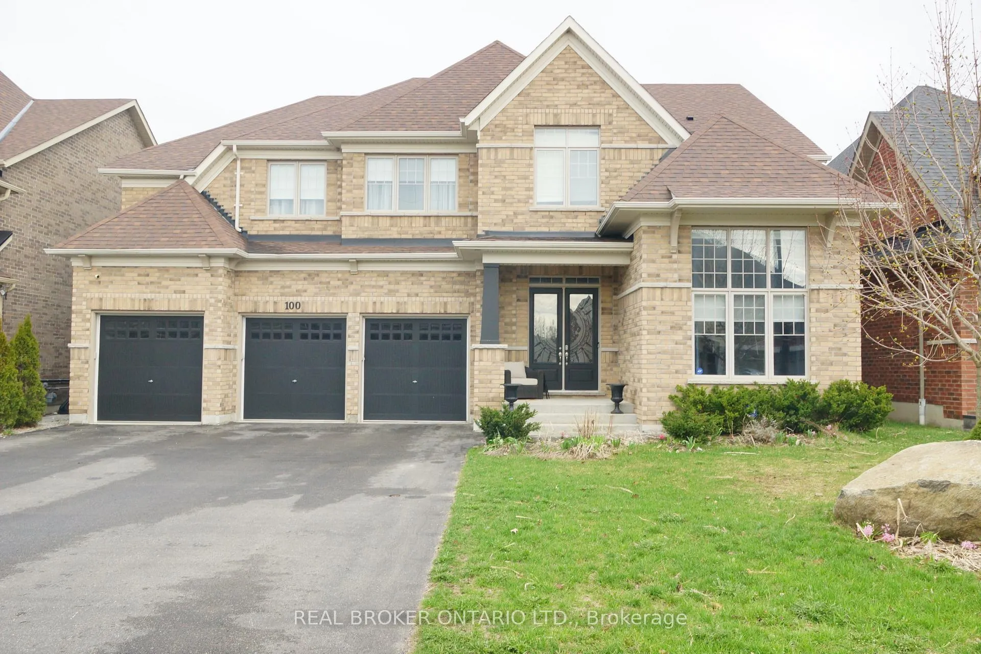 Photo 3 of 100 Trail Boulevard, Springwater, Centre Vespra — HOMEH