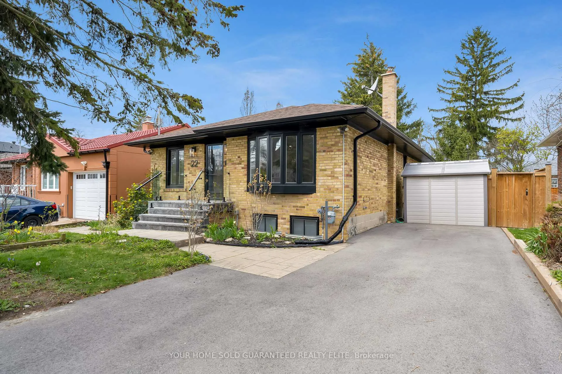Photo 2 of 22 North Heights Road, Etobicoke, Princess-Rosethorn — HOMEH