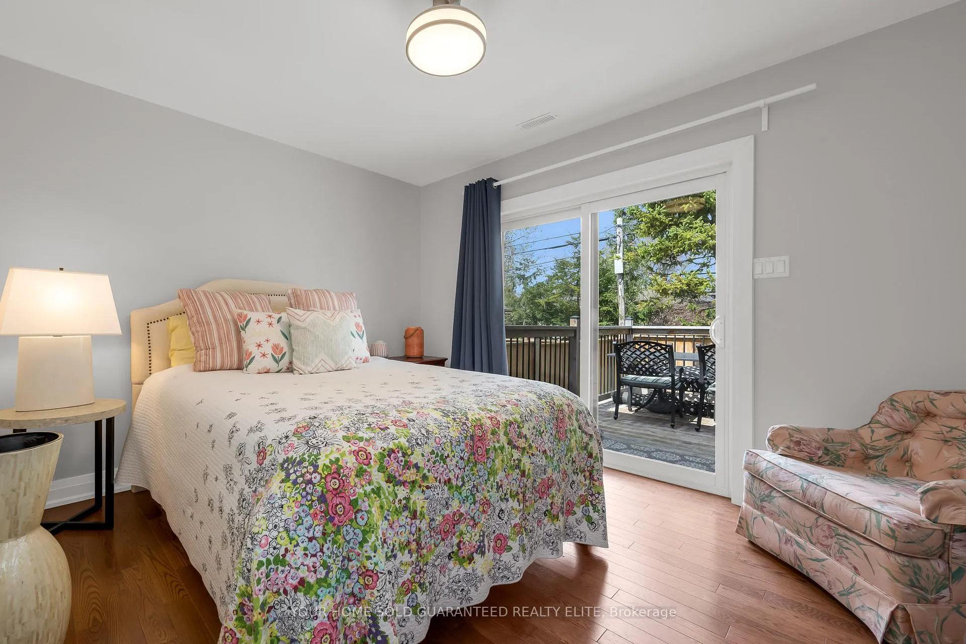 Photo 9 of 22 North Heights Road, Etobicoke, Princess-Rosethorn — HOMEH