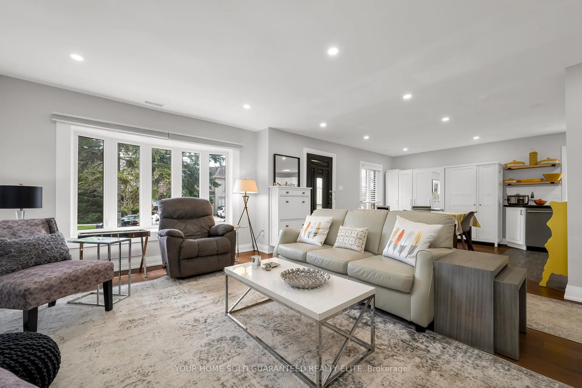 Photo 13 of 22 North Heights Road, Etobicoke, Princess-Rosethorn — HOMEH