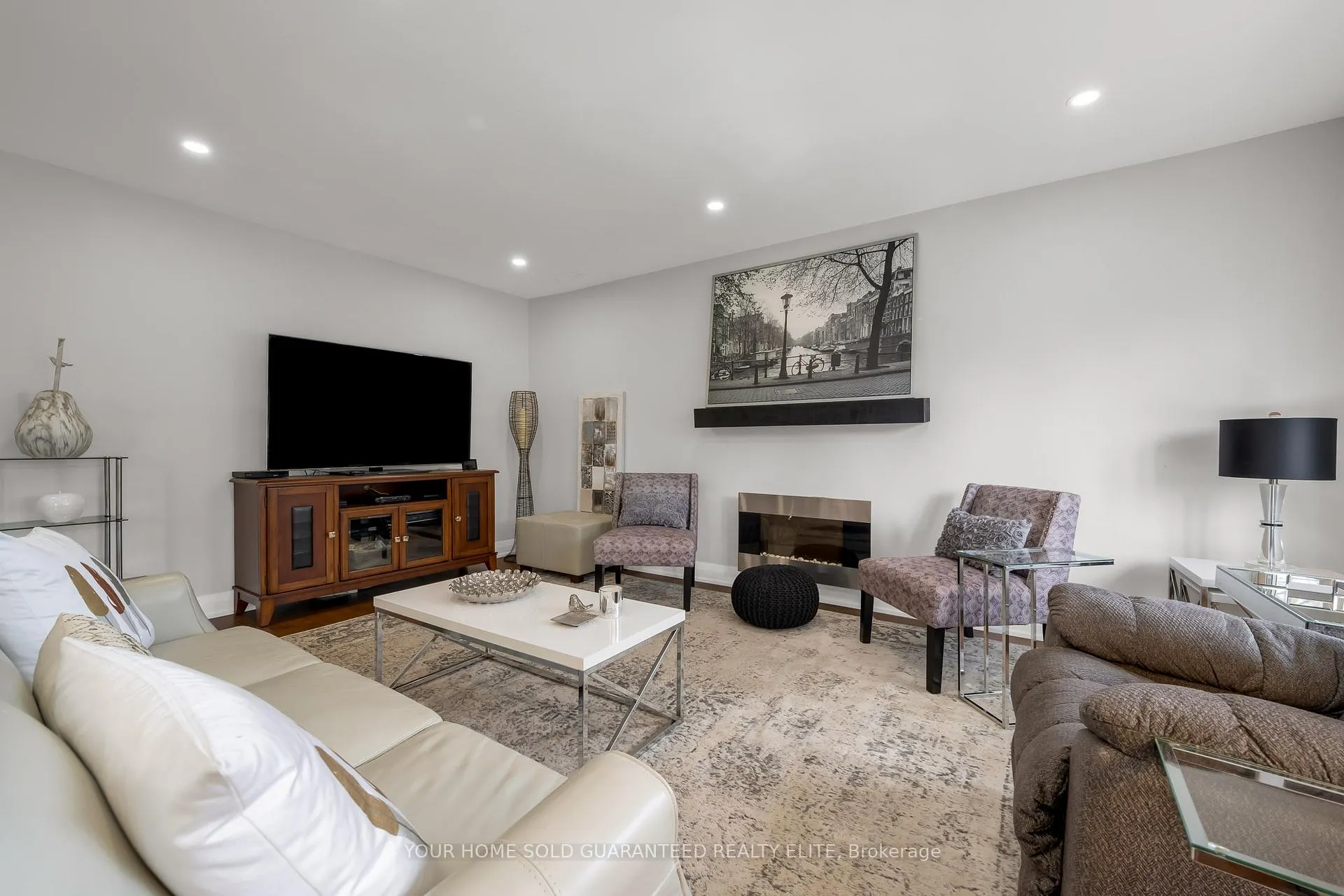 Photo 15 of 22 North Heights Road, Etobicoke, Princess-Rosethorn — HOMEH