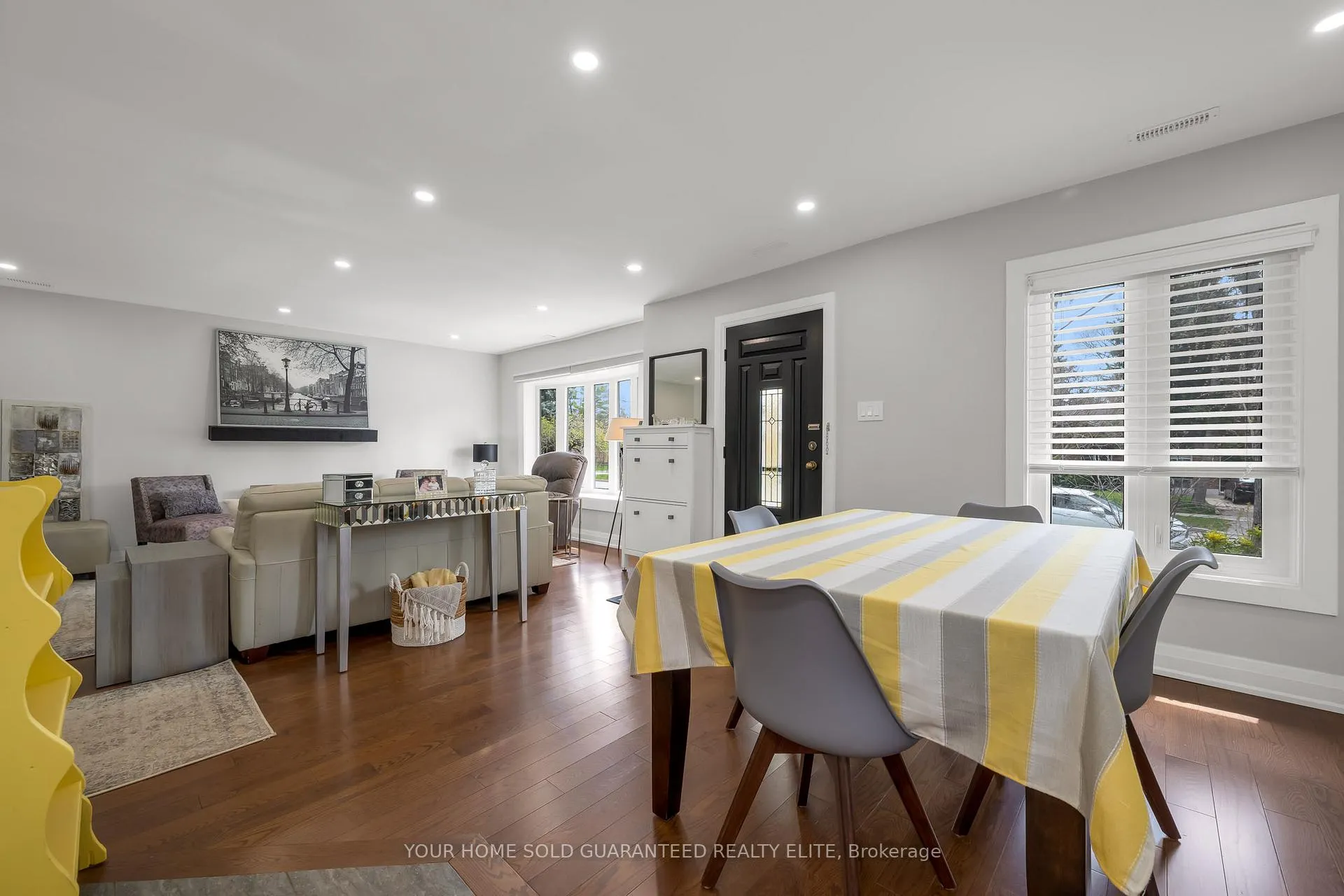 Photo 17 of 22 North Heights Road, Etobicoke, Princess-Rosethorn — HOMEH