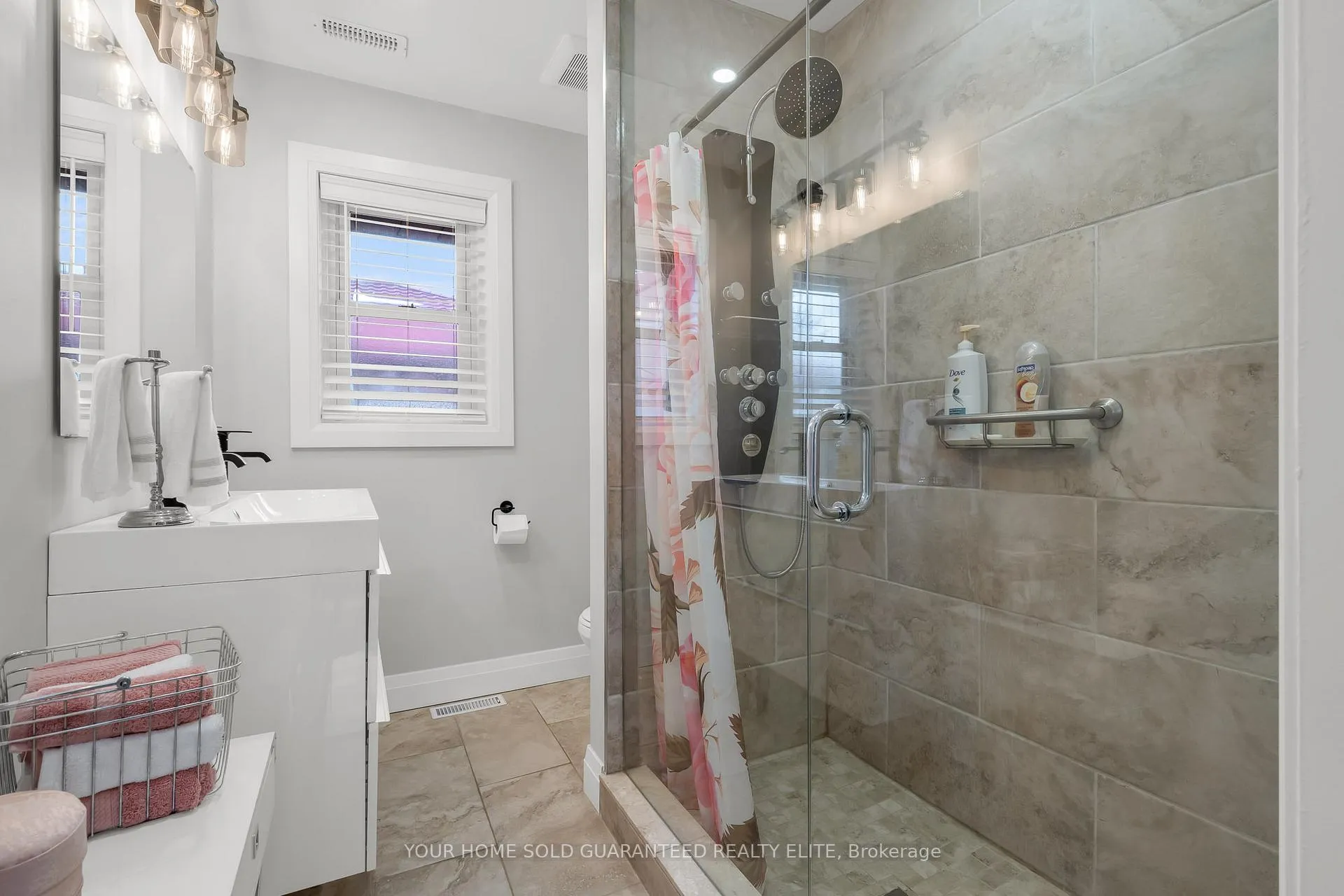 Photo 21 of 22 North Heights Road, Etobicoke, Princess-Rosethorn — HOMEH