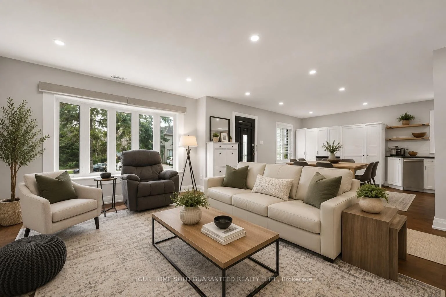 Photo 6 of 22 North Heights Road, Etobicoke, Princess-Rosethorn — HOMEH