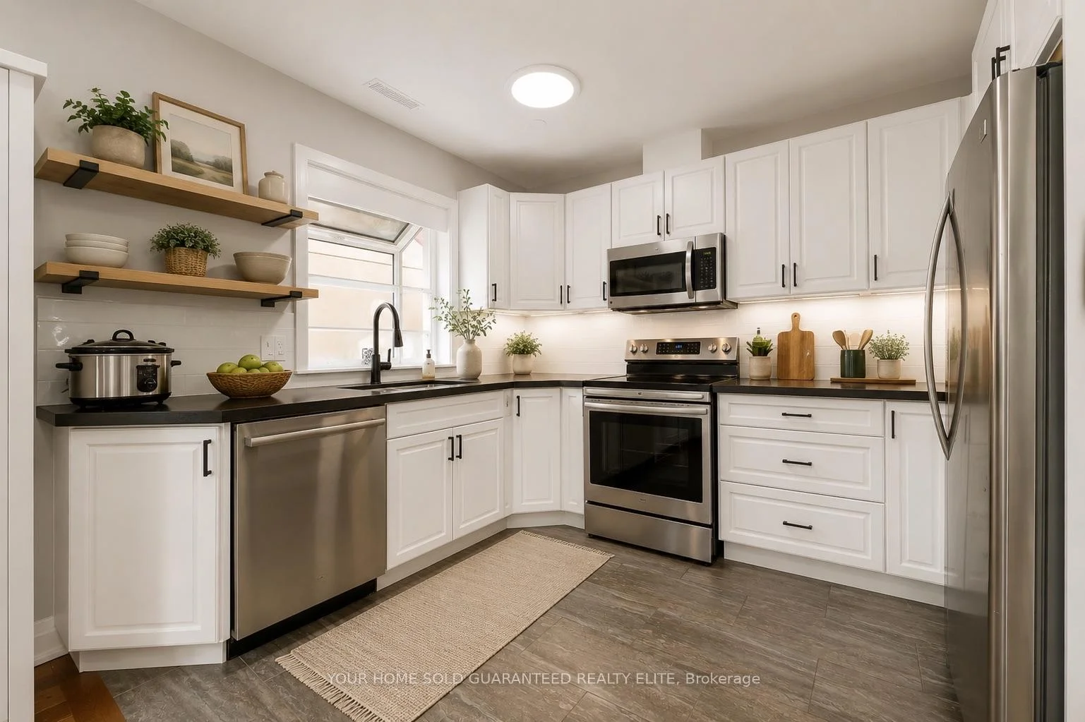 Photo 10 of 22 North Heights Road, Etobicoke, Princess-Rosethorn — HOMEH