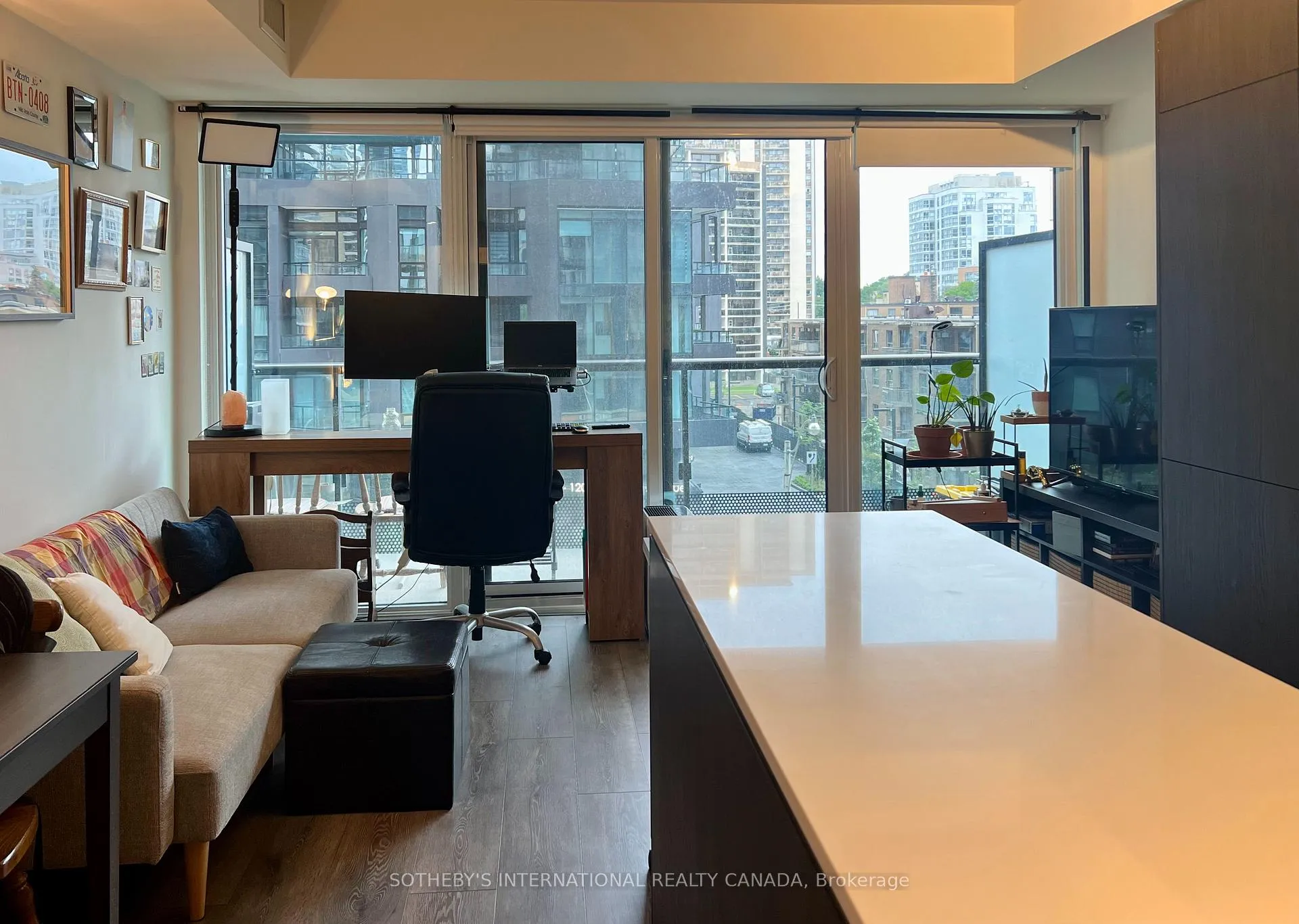 Photo 4 of Unit 404, 117 Broadway Avenue, Toronto, Mount Pleasant West — HOMEH